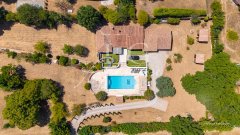 Single-storey villa with swimming pool on 5,000 m² of land — photo 2 of 7