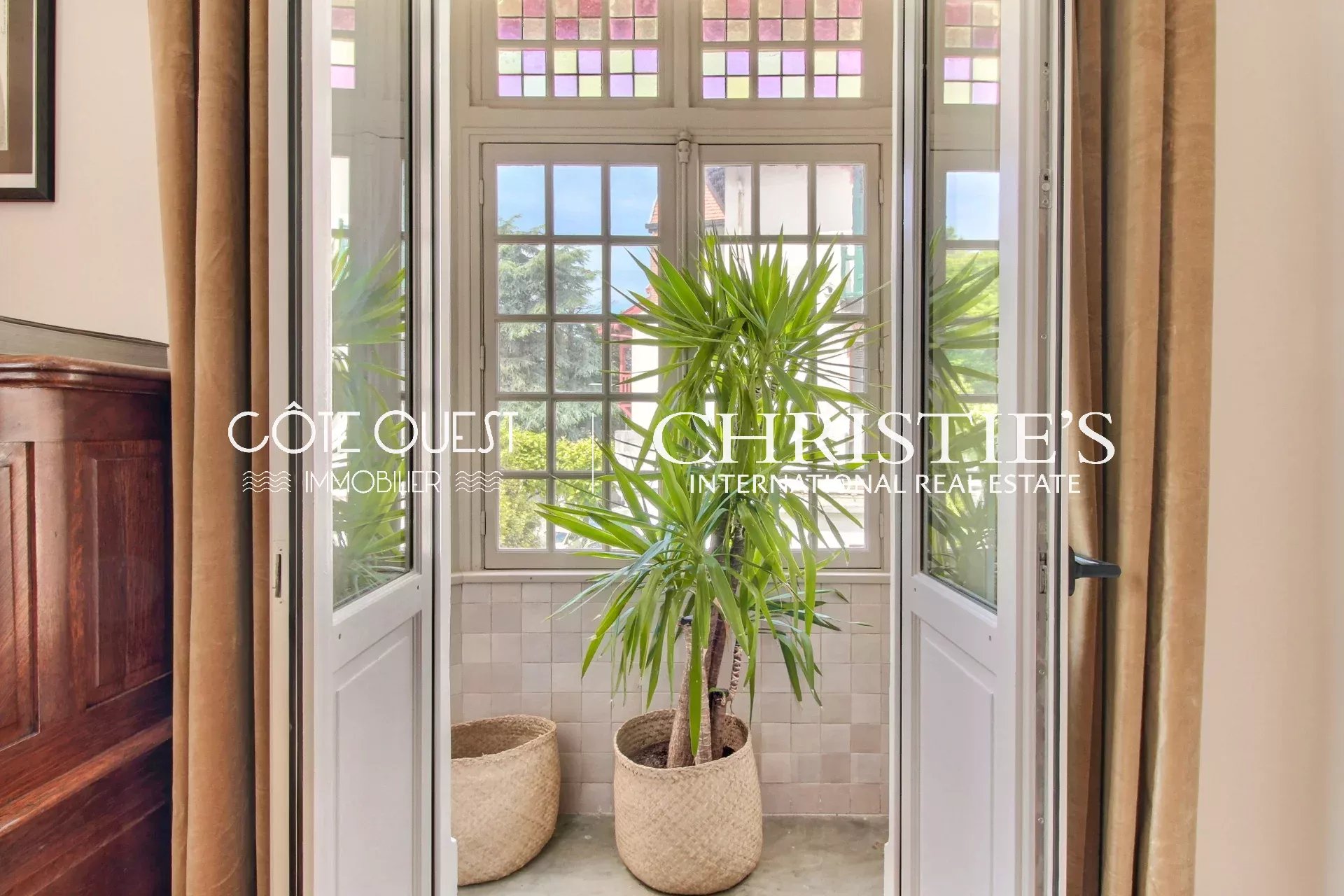 6 Bedroom Villa/Townhouse's Image 11