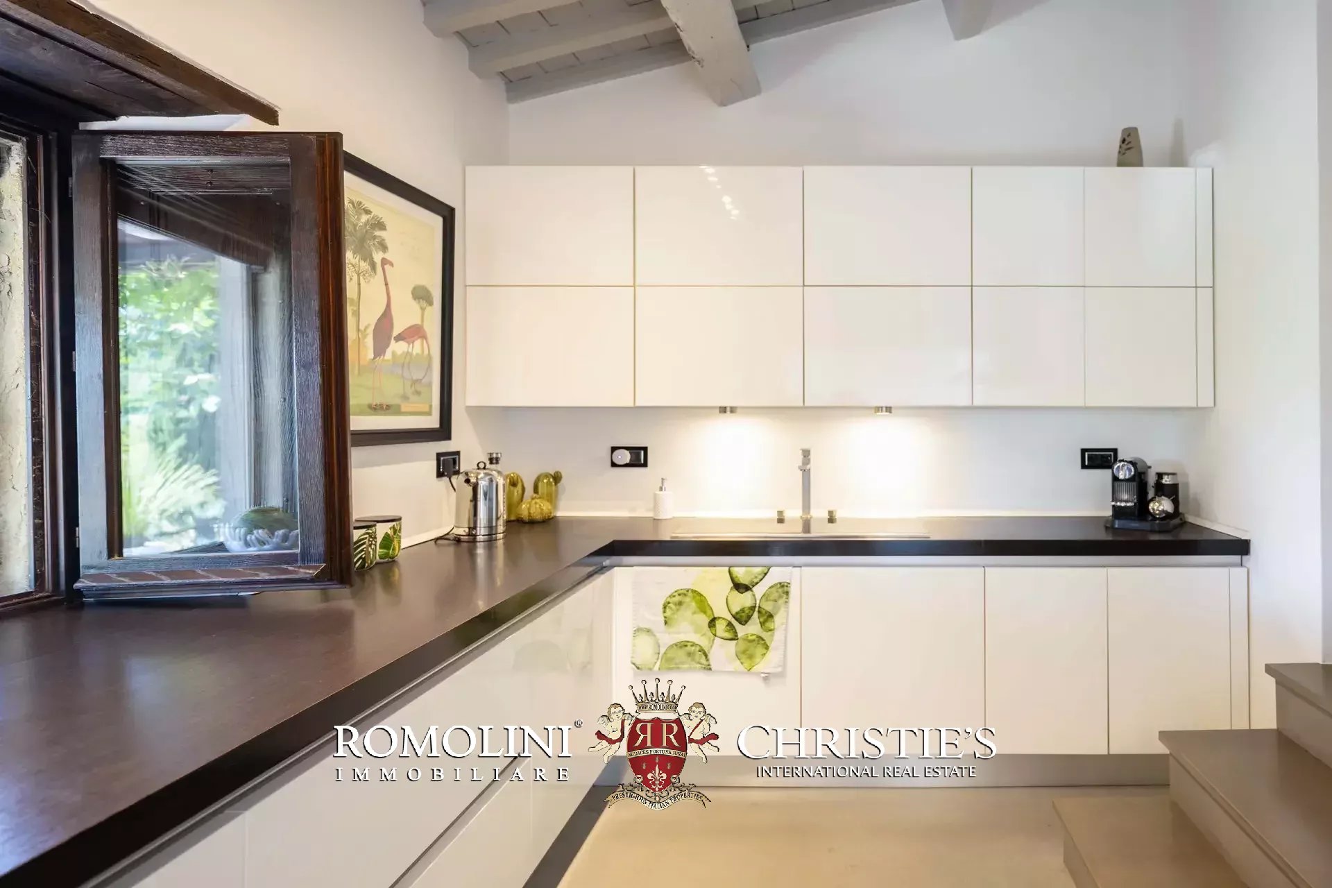 6 Bedroom Villa/Townhouse's Image 30