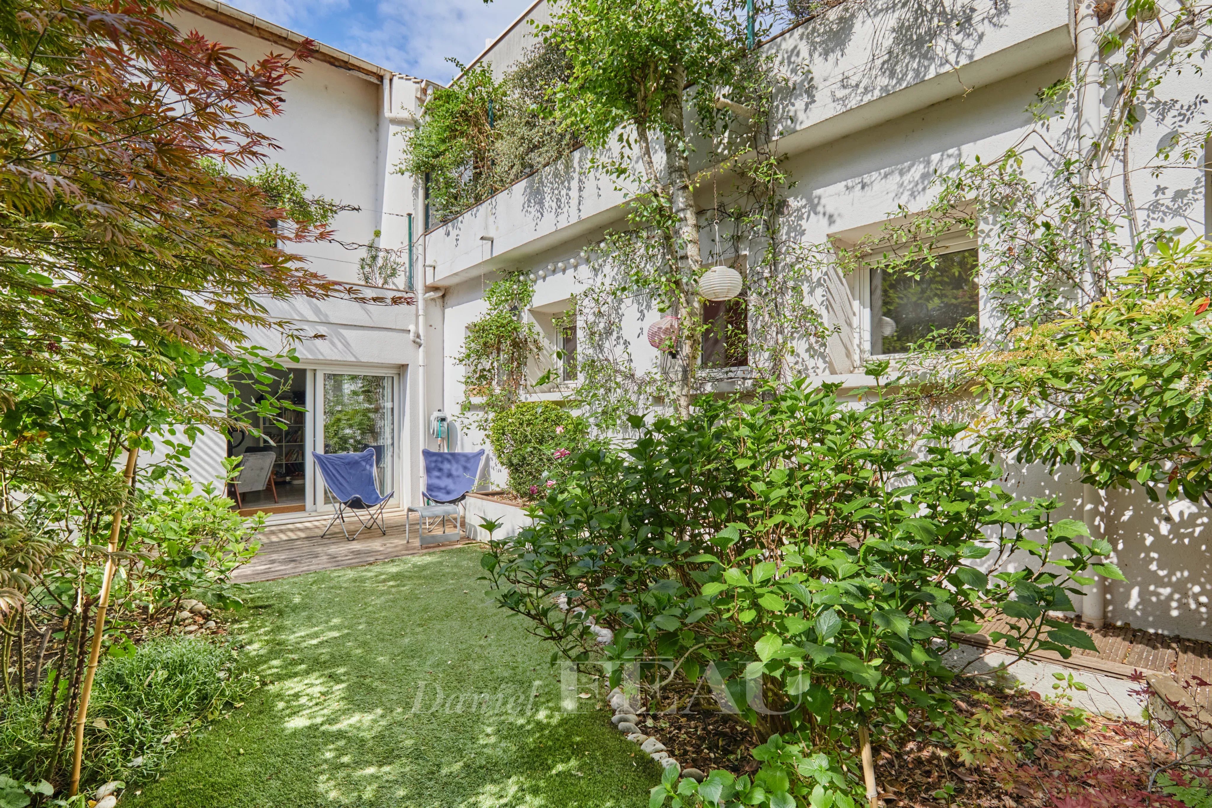 Boulogne Billancourt, Ile Saint Germain – A 6-bed family home with a garden