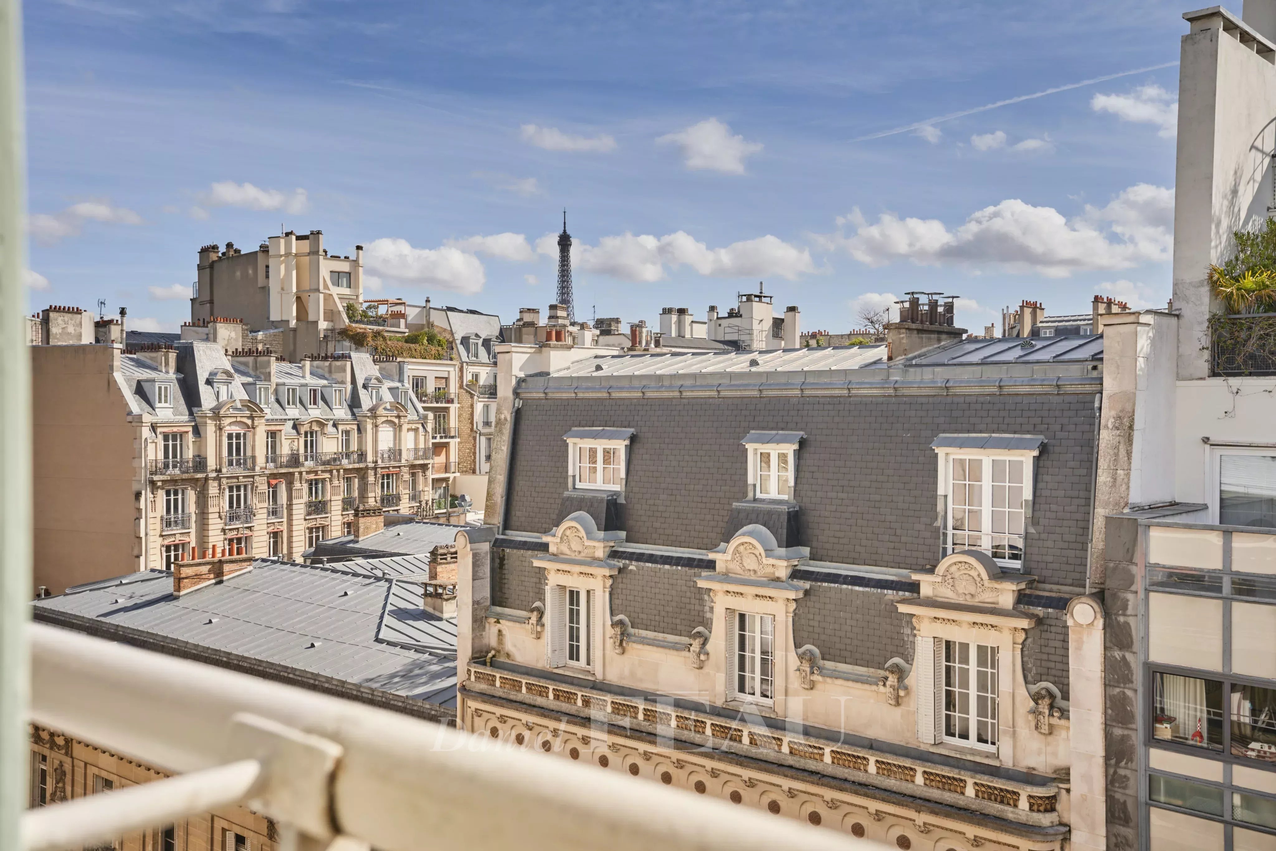 Paris 16eme - OCDE, Muette, étage élevé avec terrasse.