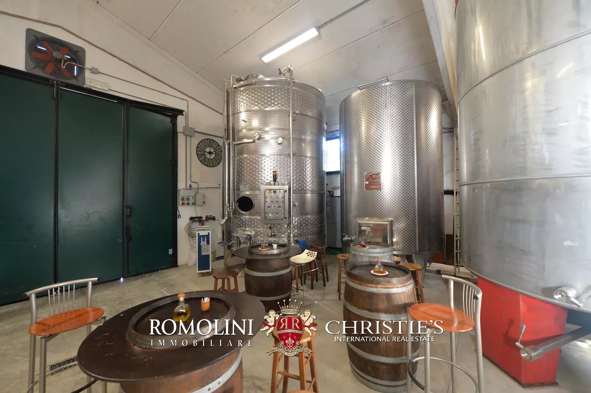 6 Bedroom Vineyard's Image 18