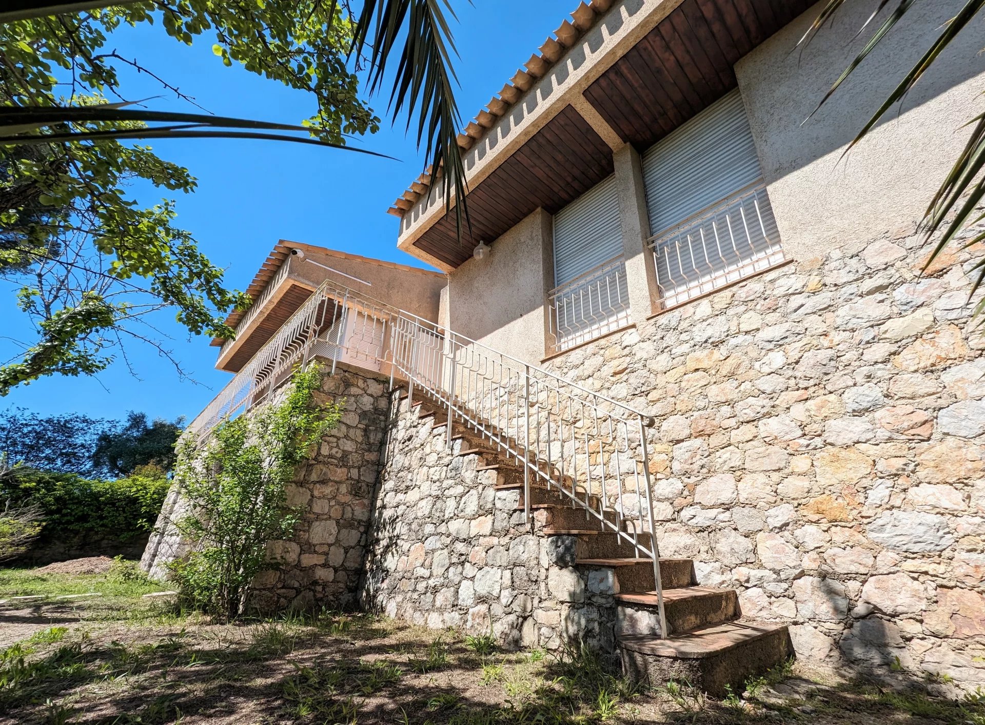 VENDU - MOUGINS, Villa 5 pièces 133 m² sur terrain clos de 1580 m².