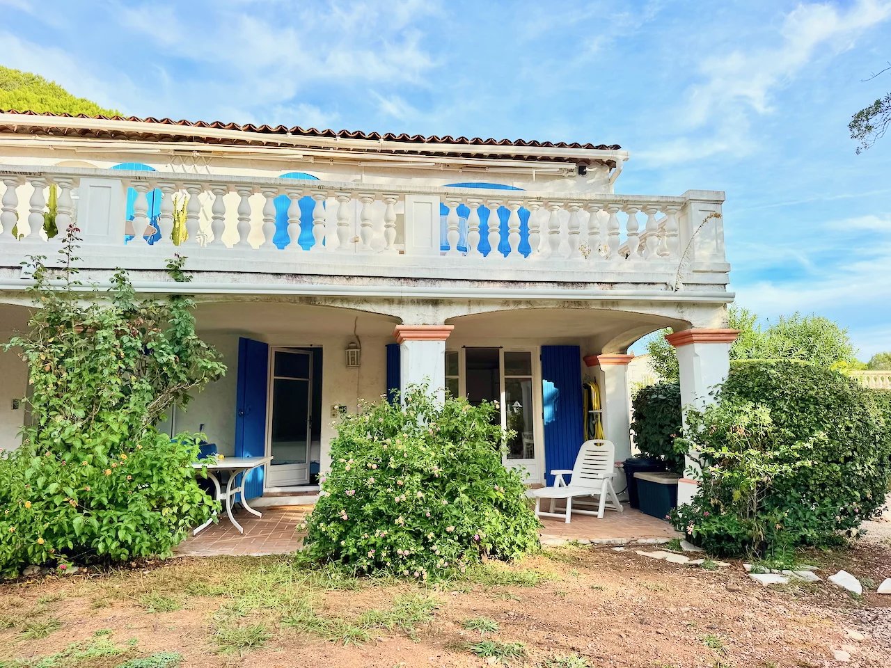 Saint-Raphaël - Valescure T-2/1-bedroom ground floor apartment + terrace, parking and garage. Saint-Raphaël - Valescure T-2/1-bedroom ground floor apartment + terrace, parking and garage.