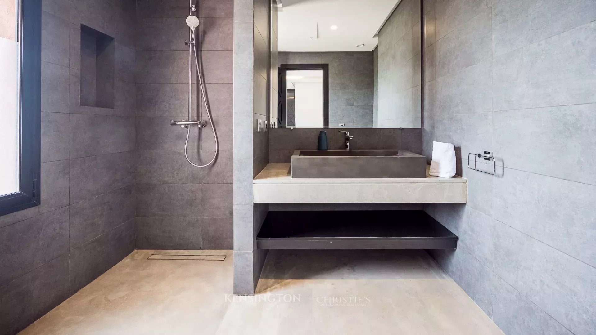 6 Bedroom Villa/Townhouse's Image 42