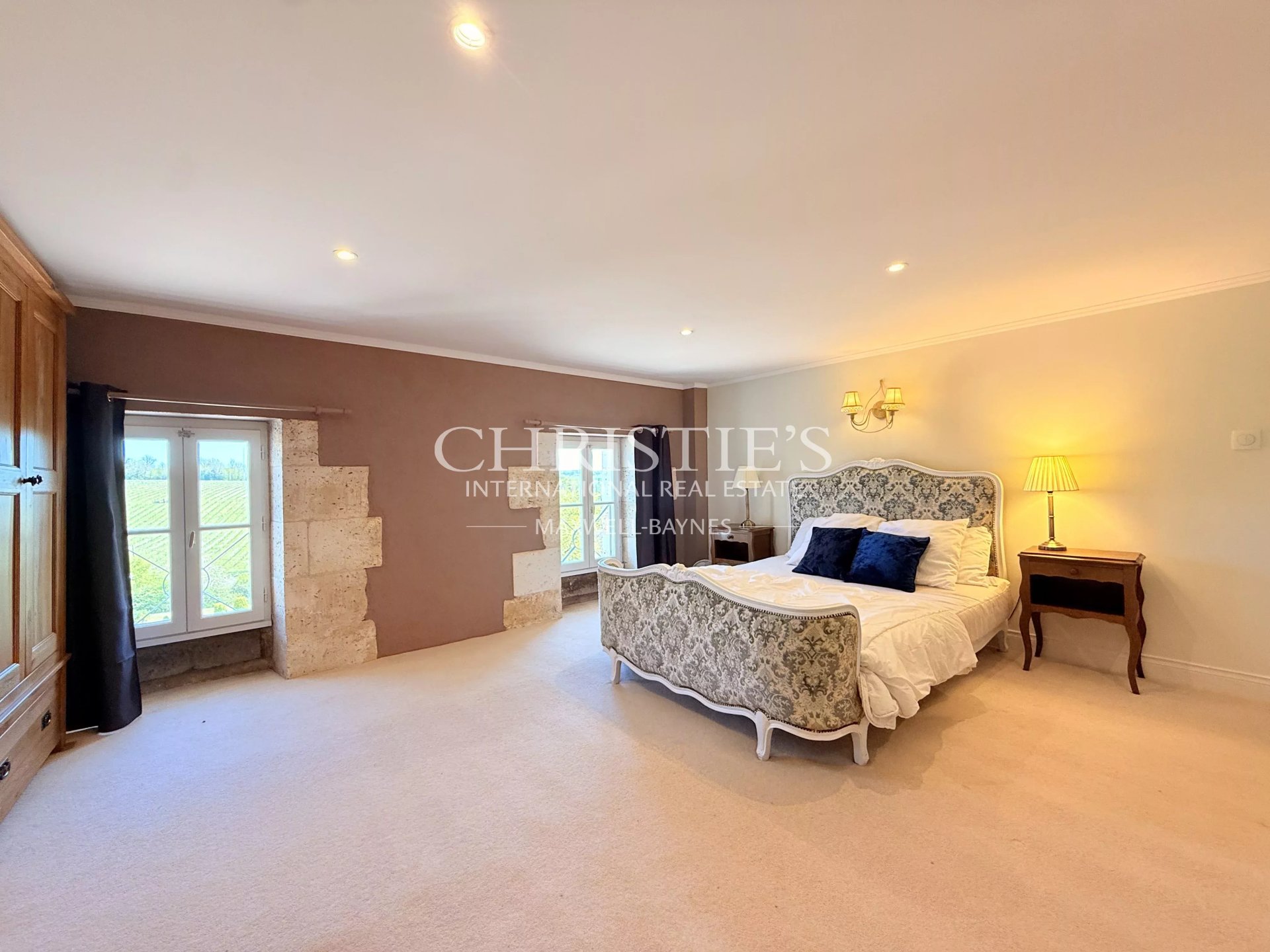11 Bedroom Villa/Townhouse's Image 17