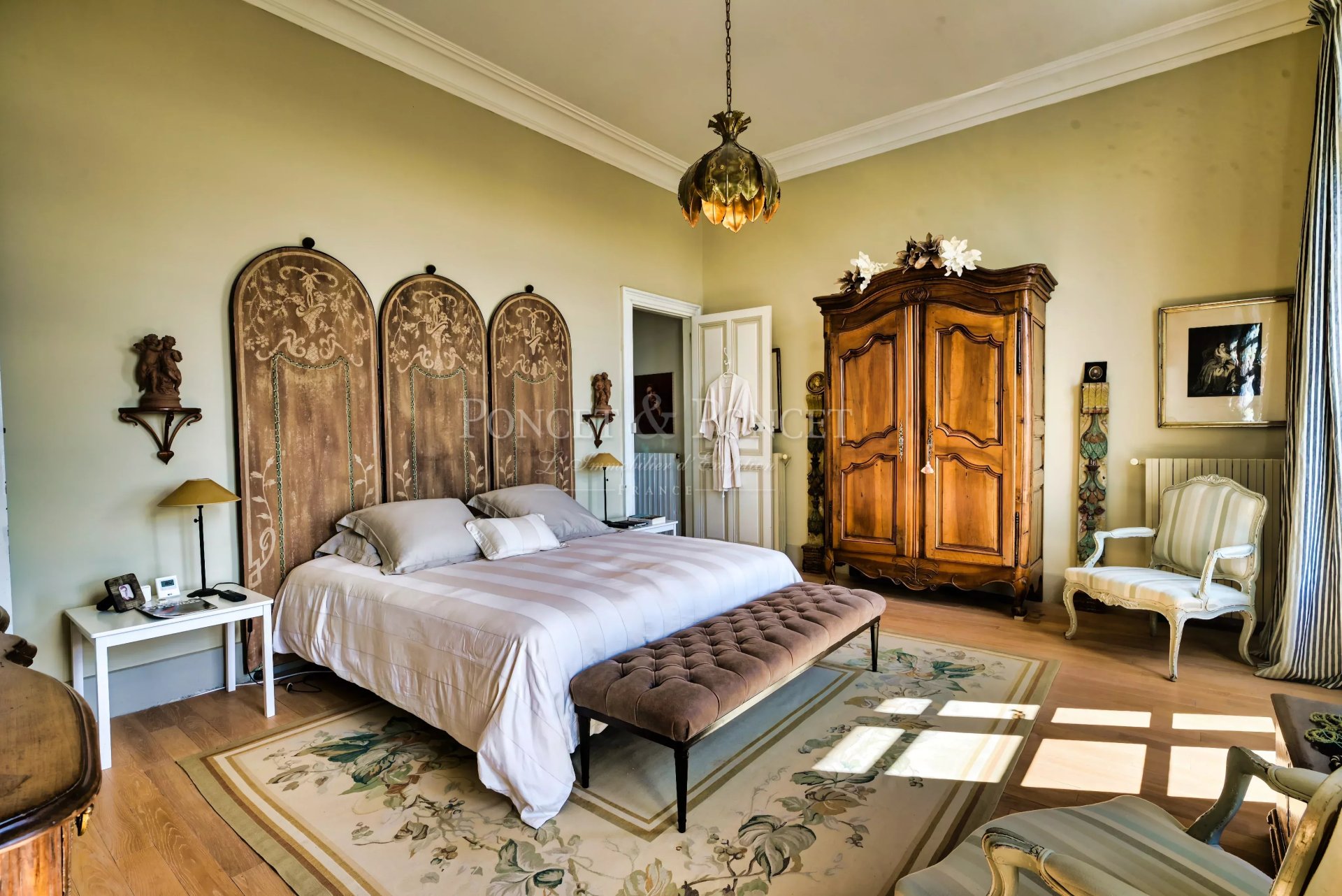 6 Bedroom Villa/Townhouse's Image 13