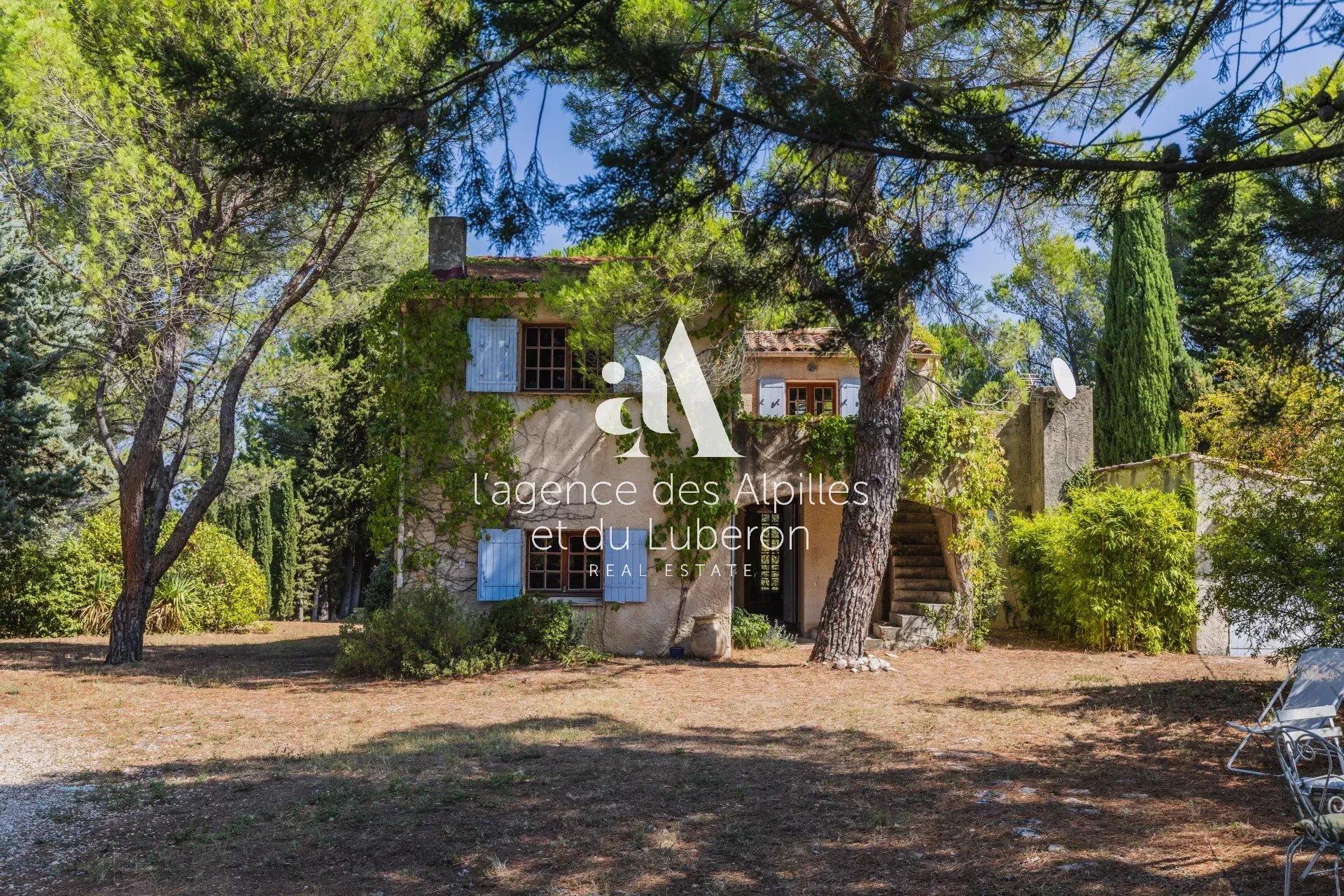 BONNIEUX - HOUSE WITH POOL AND VIEWS