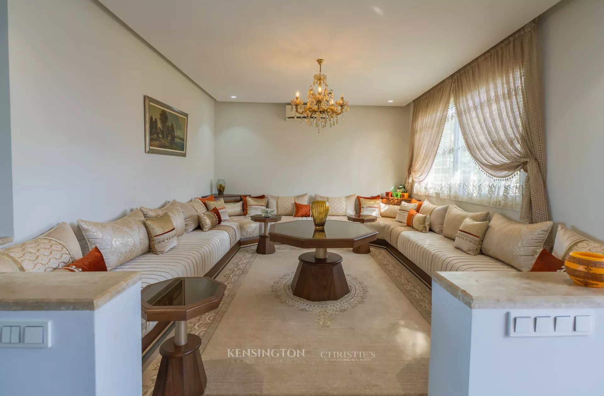 6 Bedroom Villa/Townhouse's Image 7