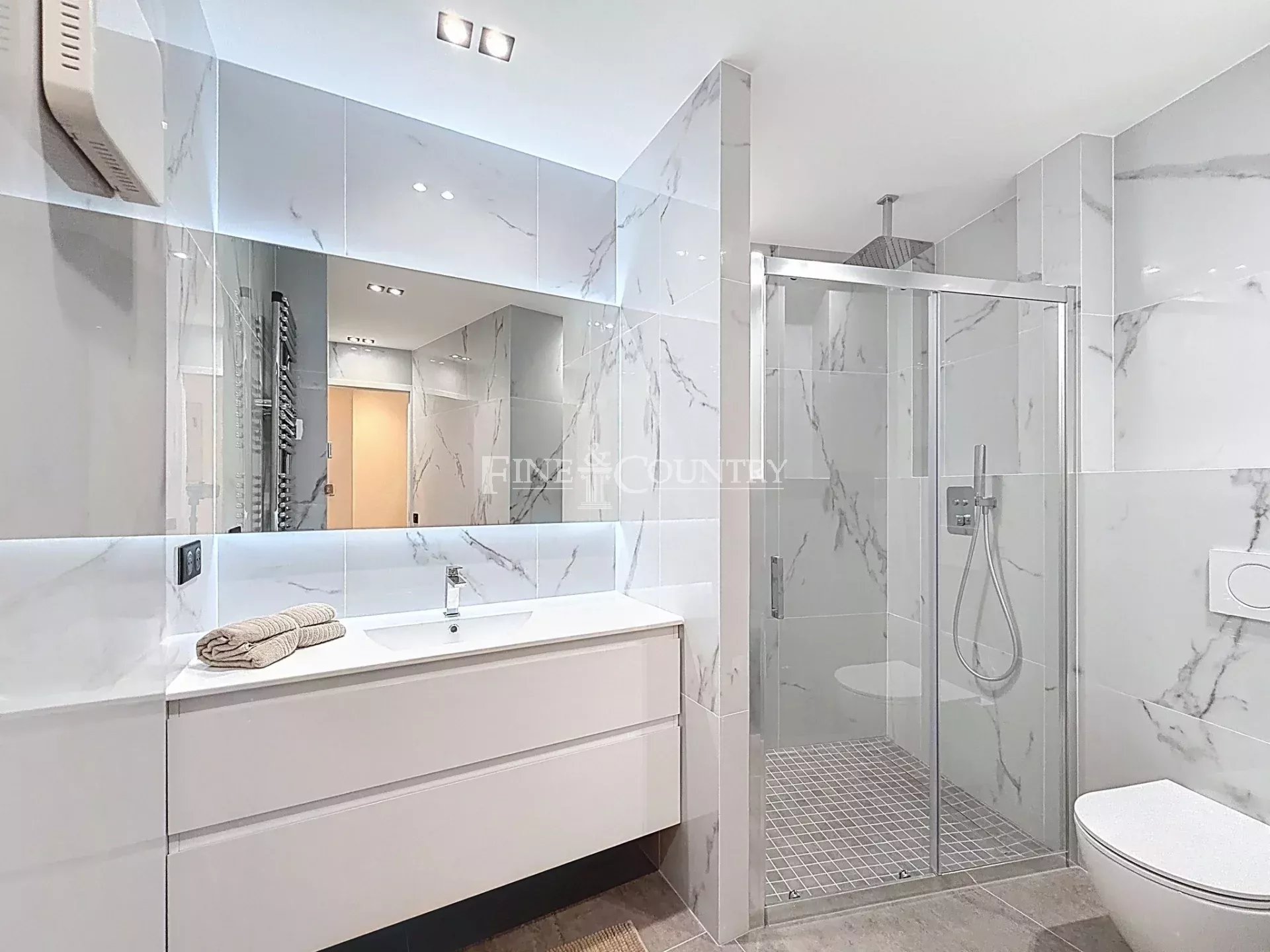 Photo of APPARTEMENT FOR SALE CANNES WALKING DISTANCE TO CROISETTE