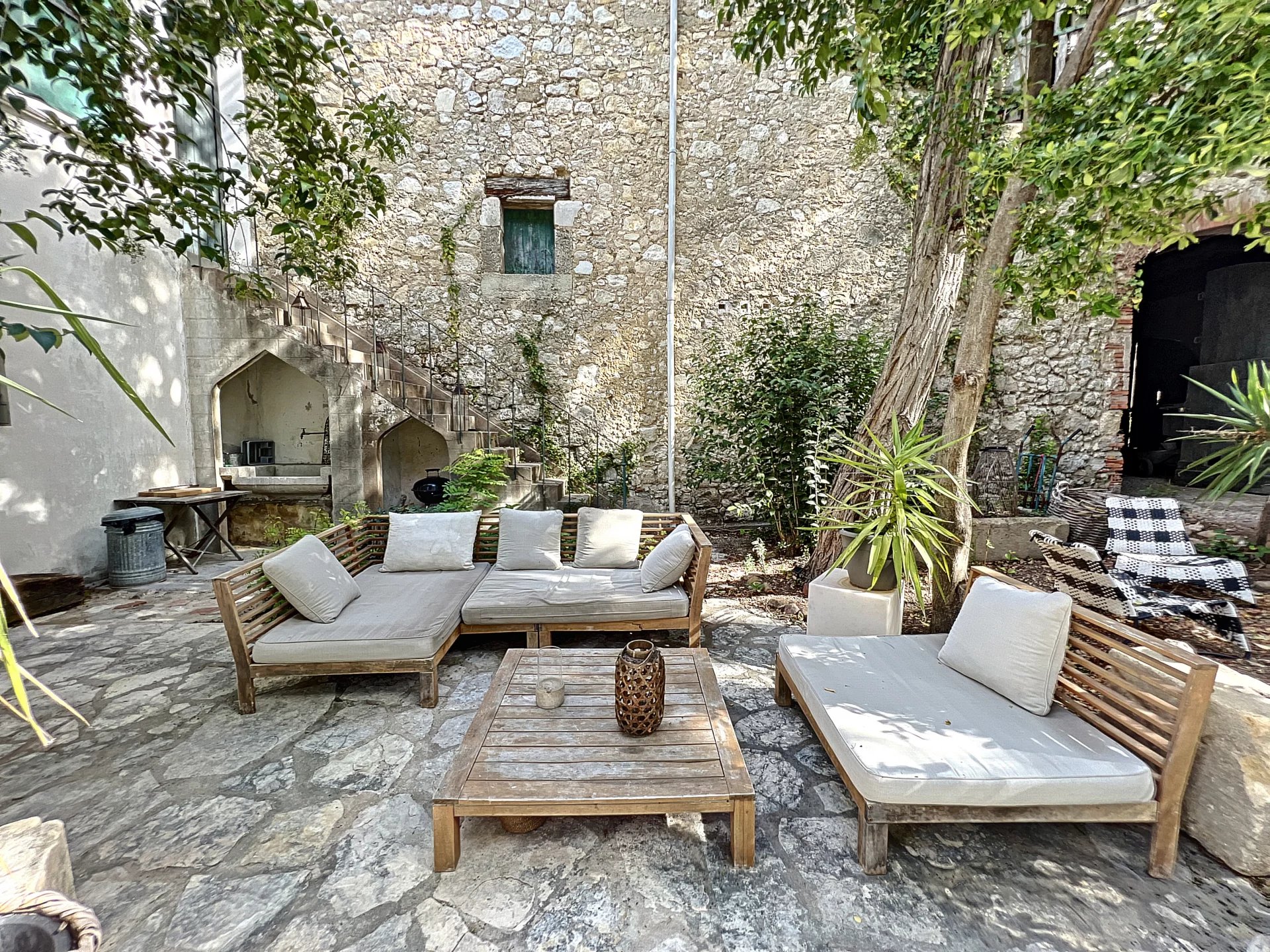 ELEGANTE MAISON DE MAITRE + GRANGE AVEC JARDIN, PISCINE ET DEPENDANCE, SALLES D'AUDE