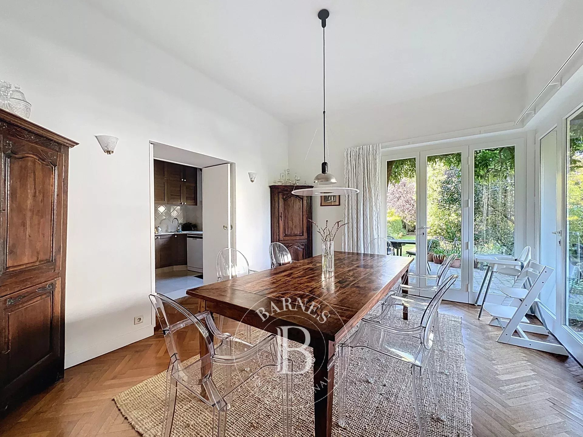 Belle Maison lumineuse avec un très beau jardin et garage