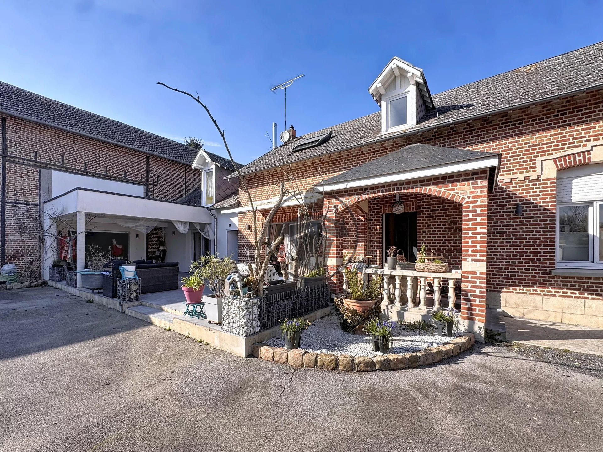MAISON AVEC DEPENDANCE DALLON