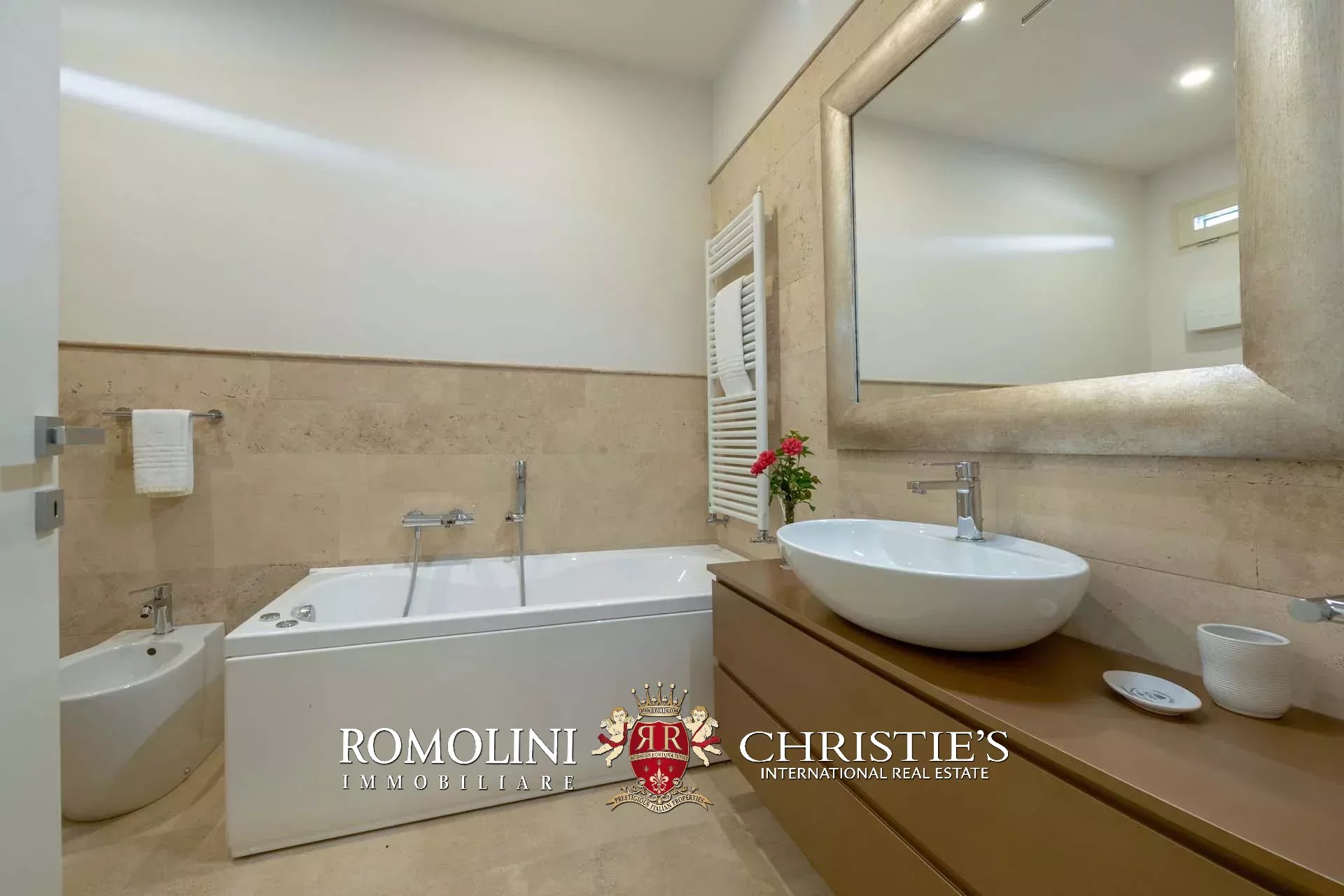7 Bedroom Villa/Townhouse's Image 88