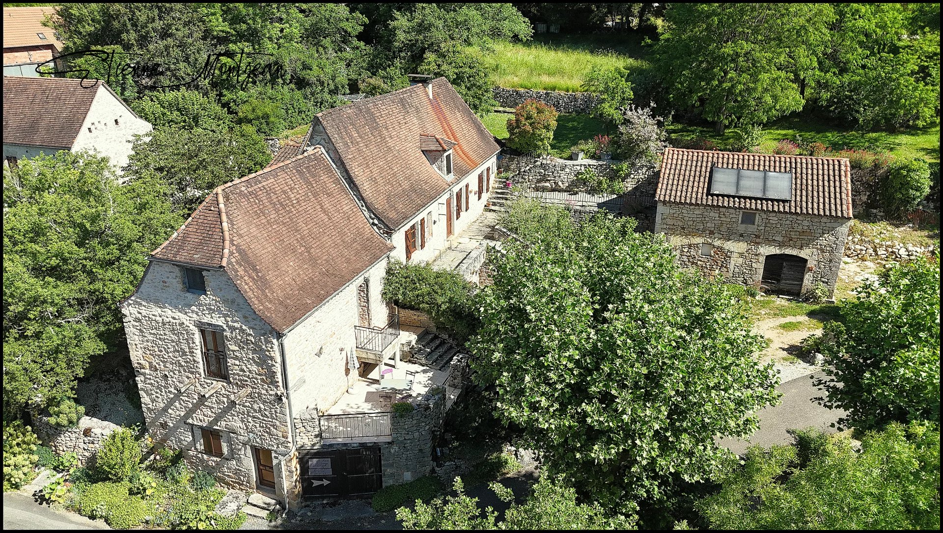 Ensemble immobilier, maison, gîte, annexe, jardin