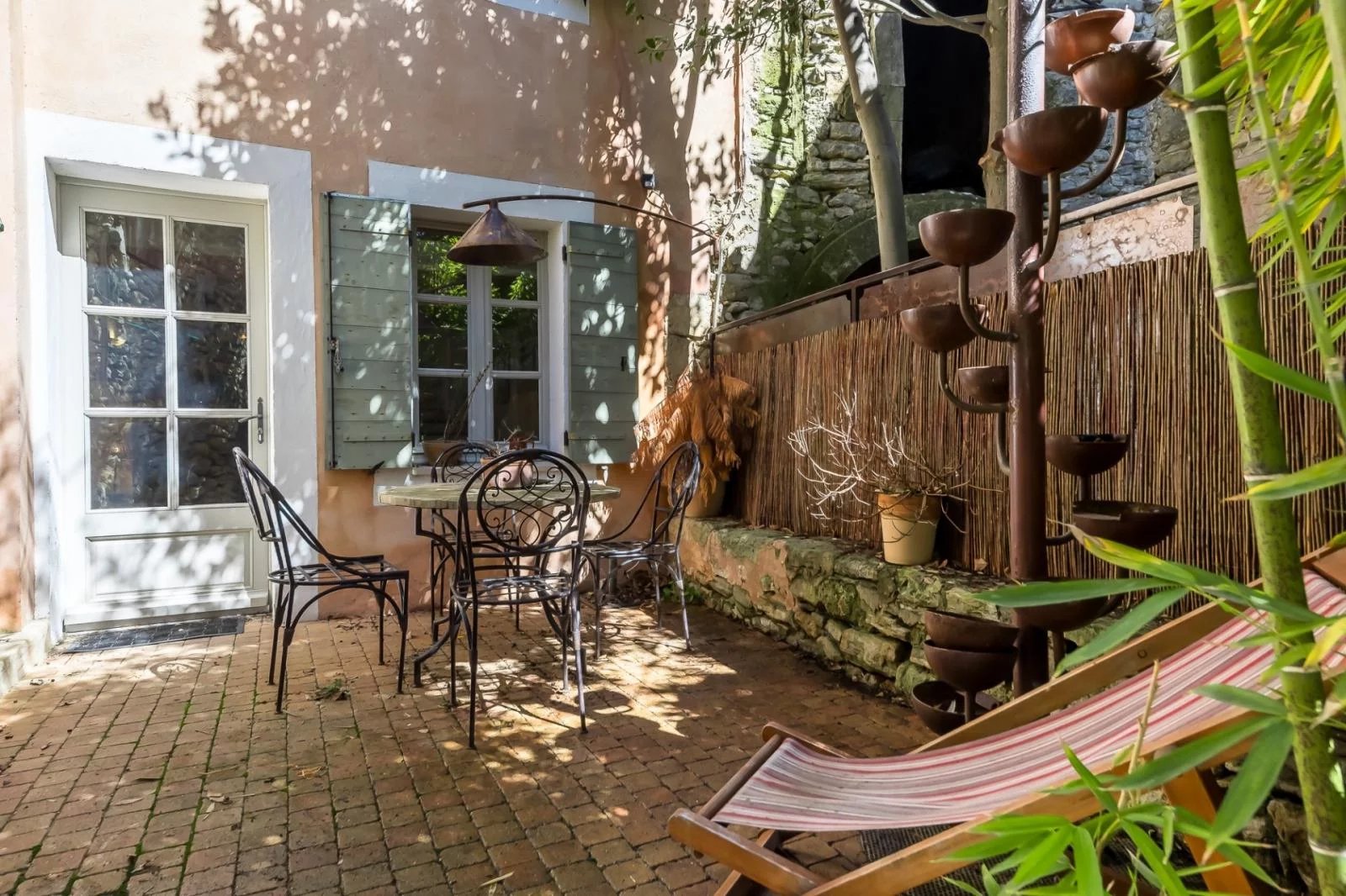 BONNIEUX- VILLAGE HOUSE WITH TERRACE