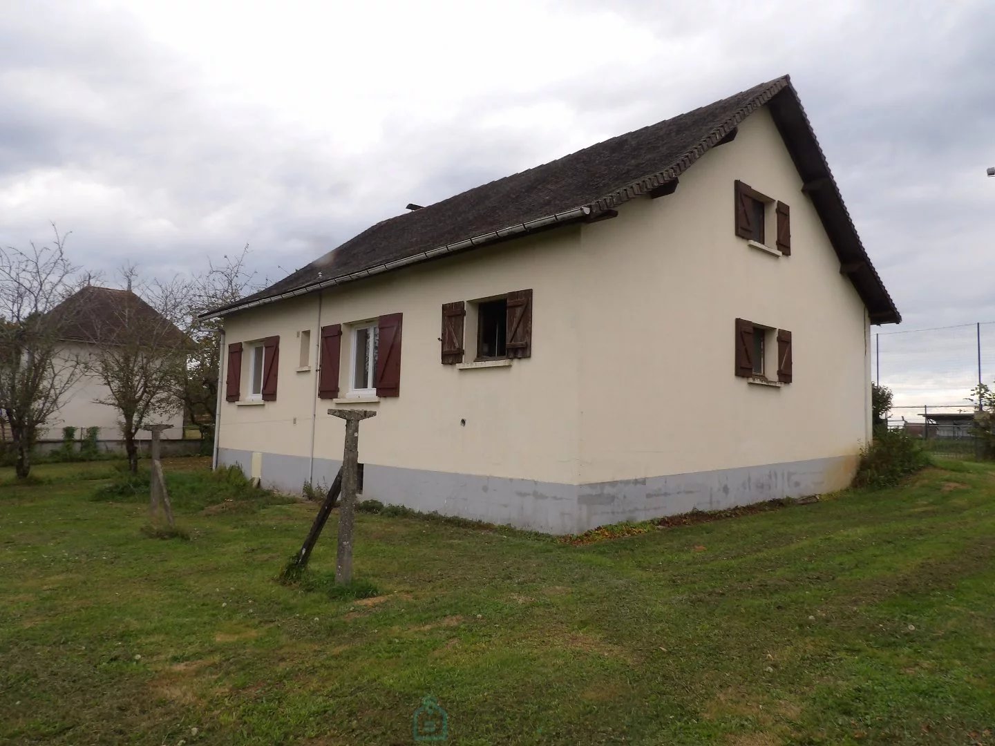 Au cur de la Dordogne à Jumilhac Le Grand, belle maison et son joli terrain