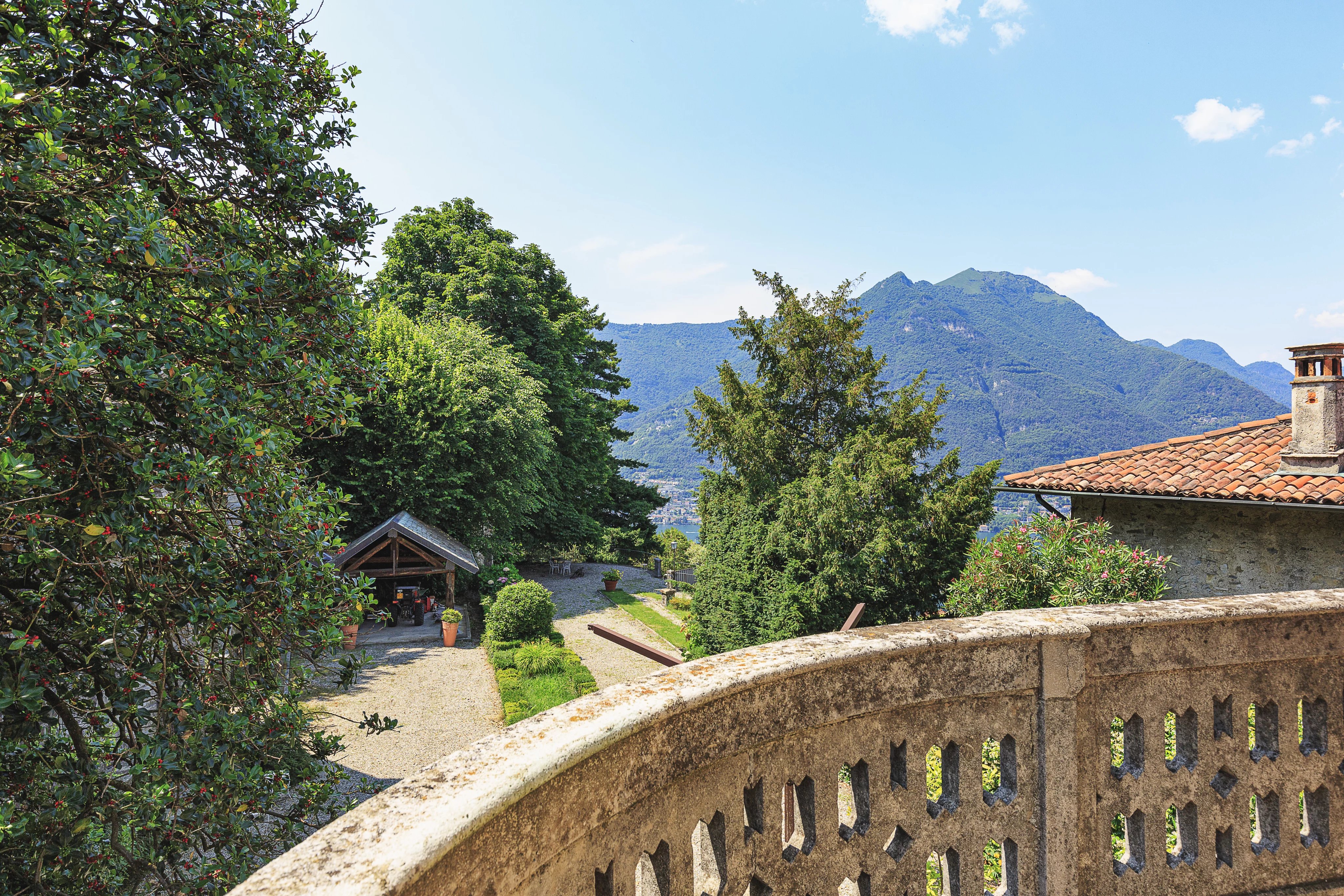 Villa D'Epoca with 7500 park - picture 40 title=