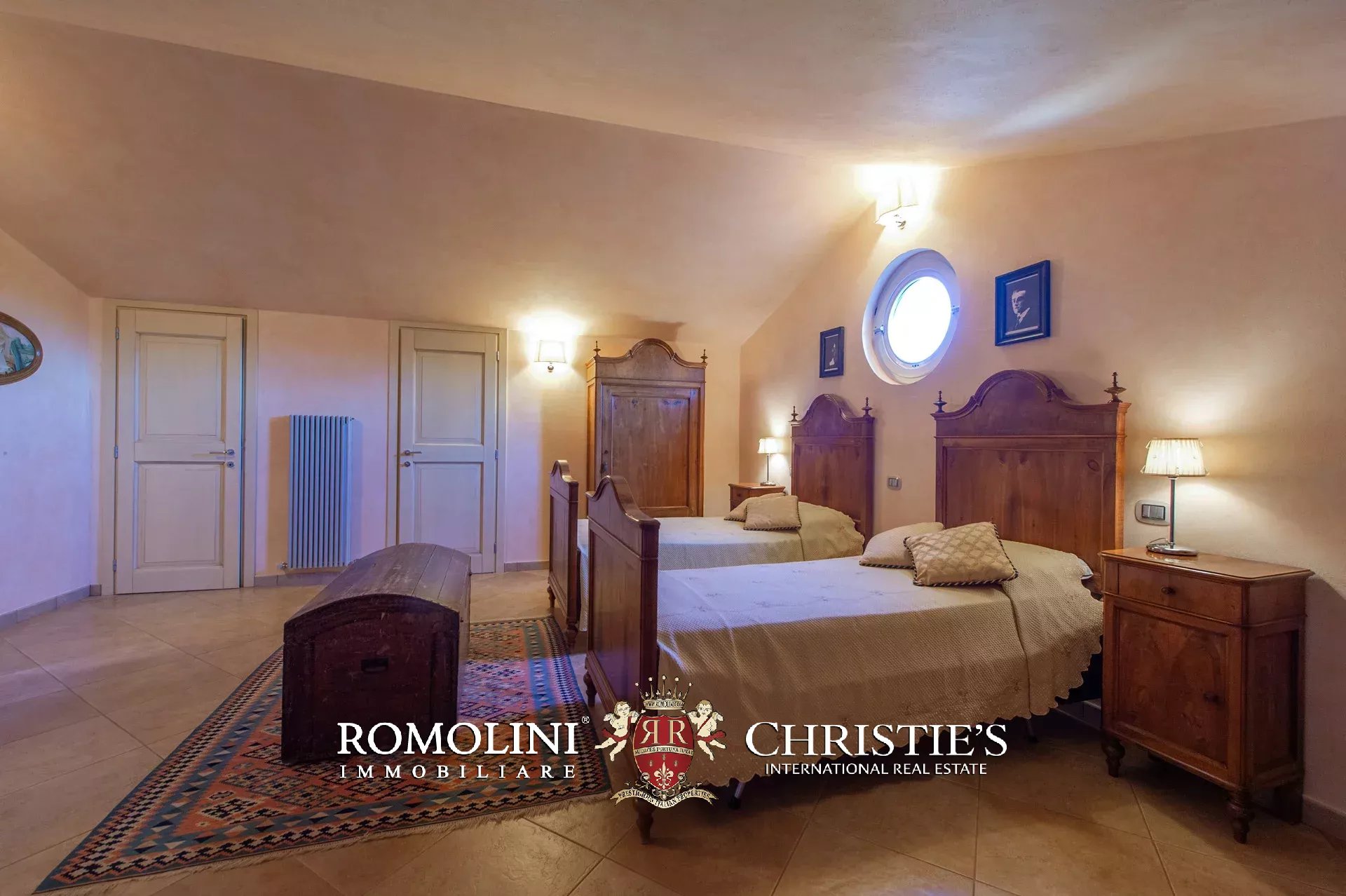 10 Bedroom Villa/Townhouse's Image 69