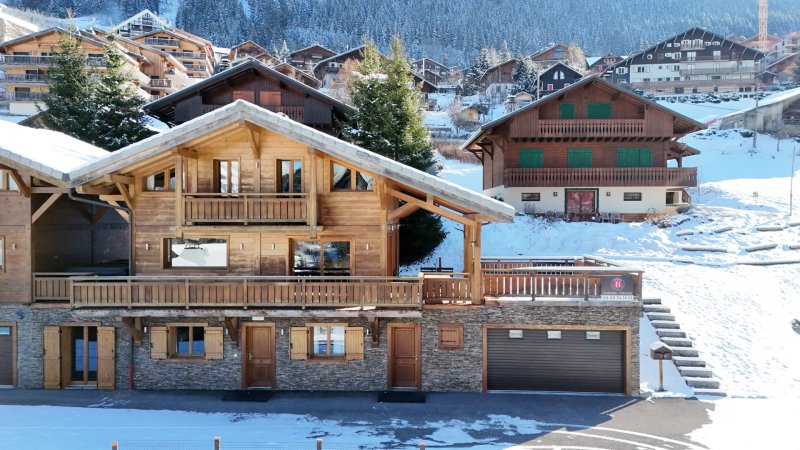 Châtel – 4-bedroom chalet with terrace and hot tub