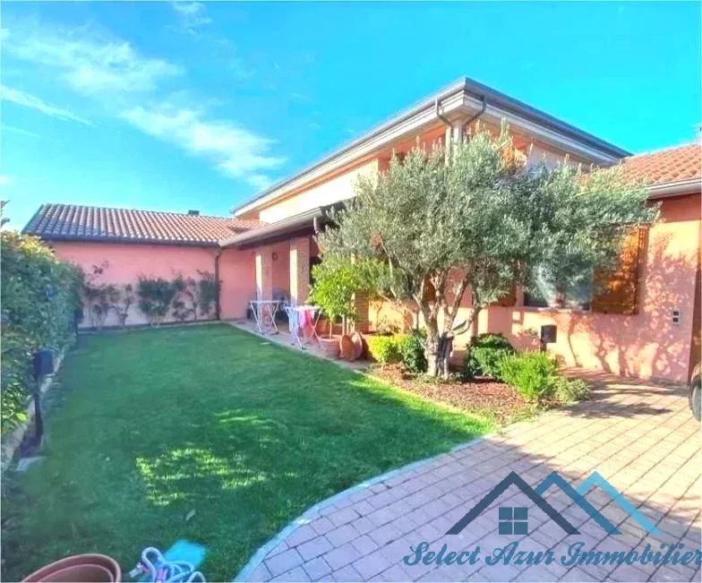 Grasse, quartier Saint Jacques, Maison familiale située au calme.