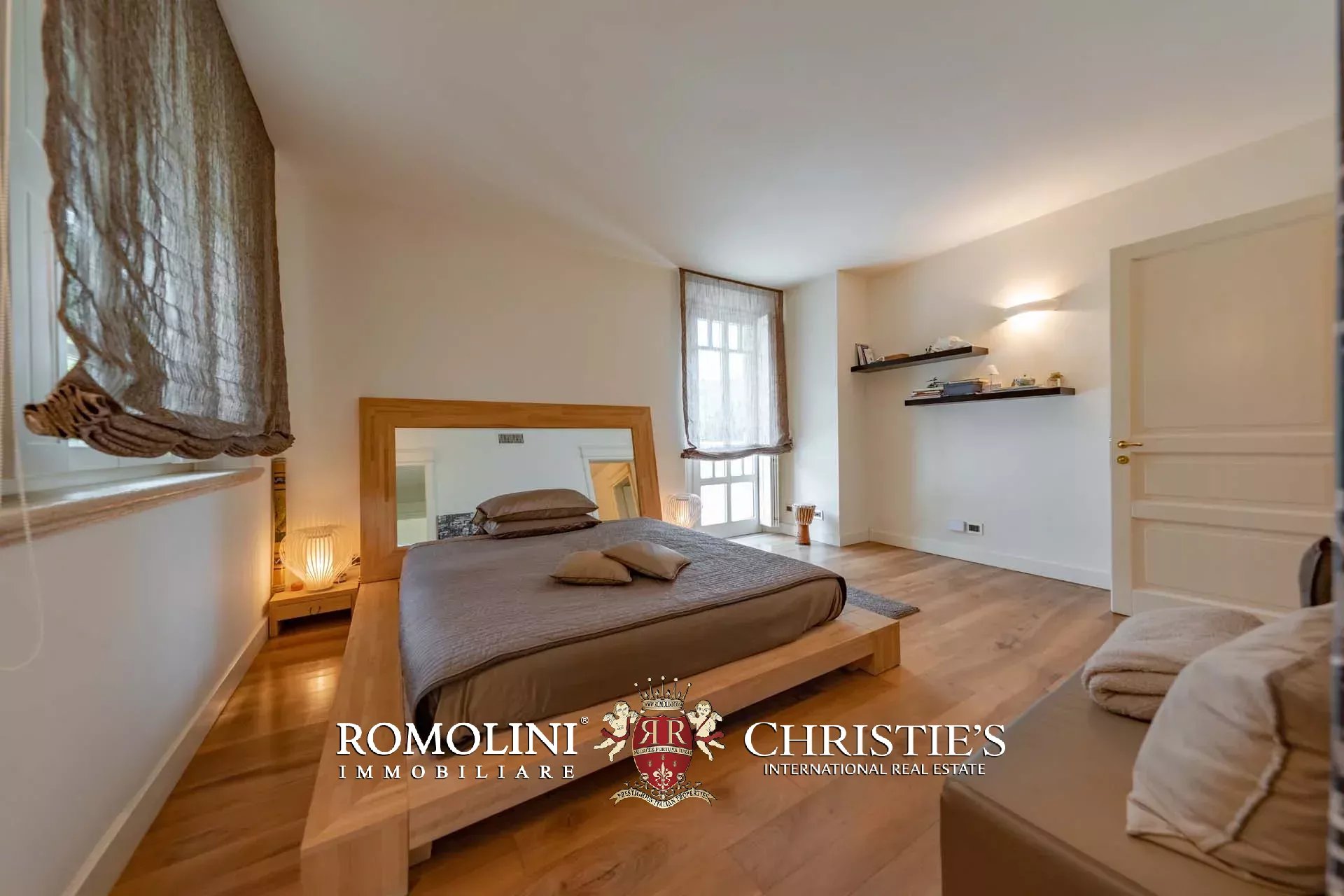 10 Bedroom Villa/Townhouse's Image 44