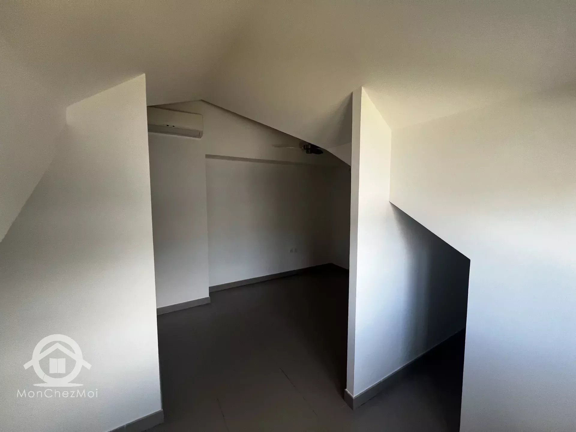 SAINT GILLES LES BAINS  Petite résidence de charmes : F4 Duplex Exceptionnelle à 420 000 euros !