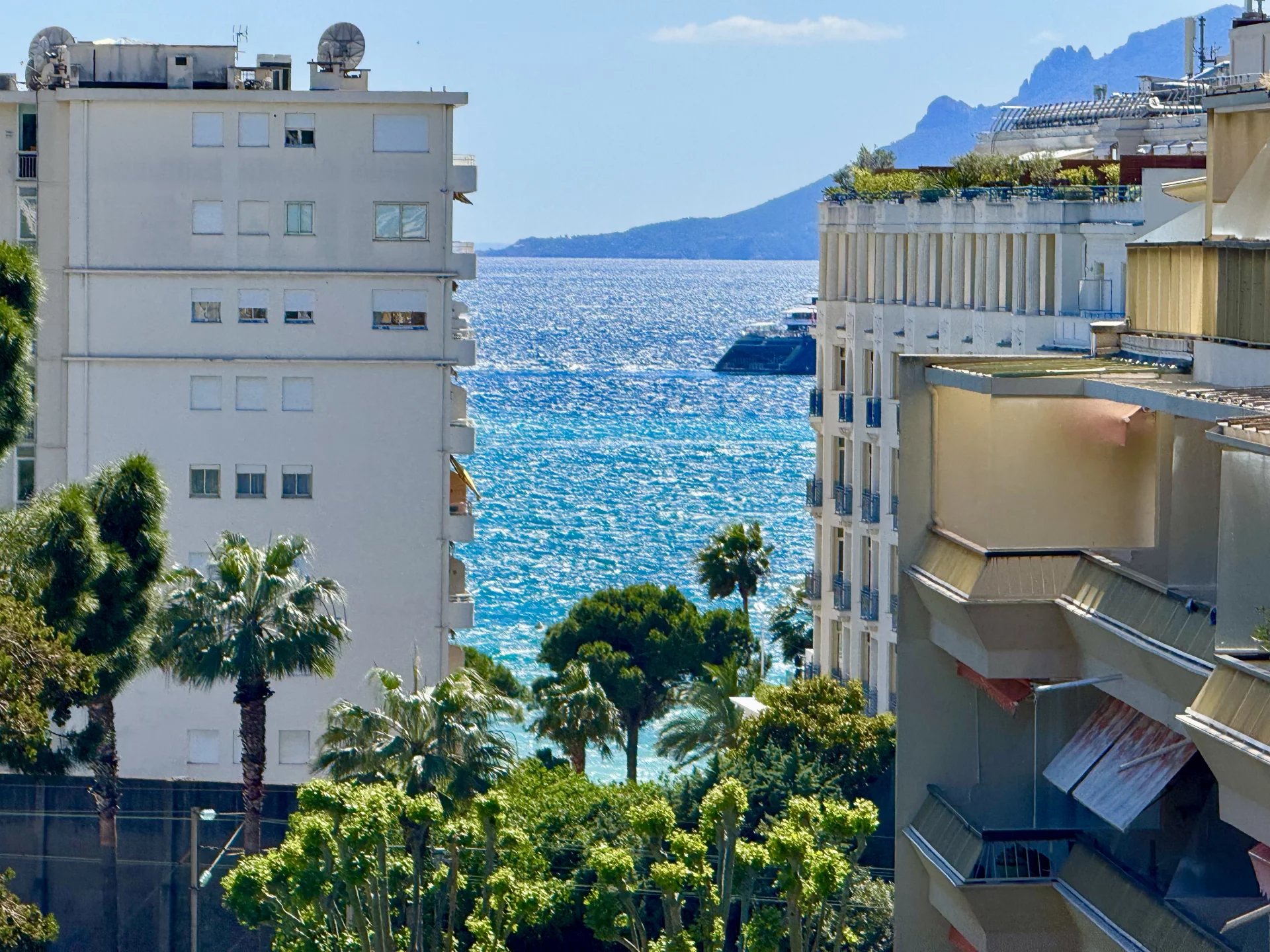 Cannes Basse Californie vendita 2 camere ultimo piano bella vista mare