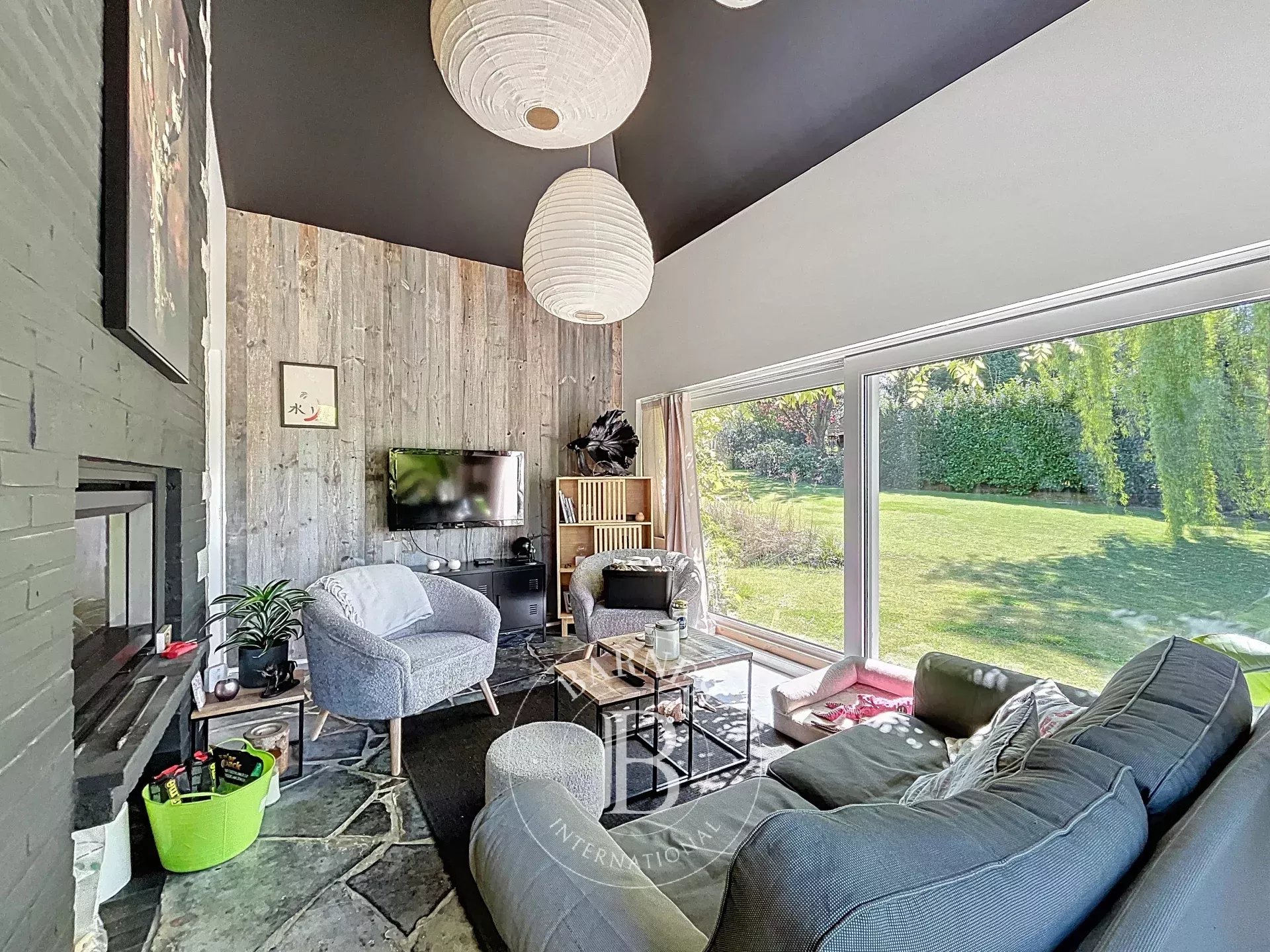 Barbizon - Charming concierge with independent entrance