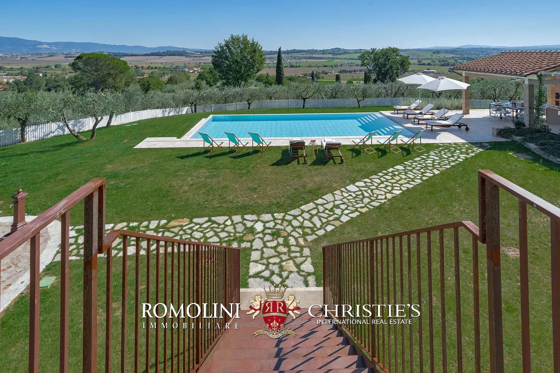 7 Bedroom Villa/Townhouse's Image 25