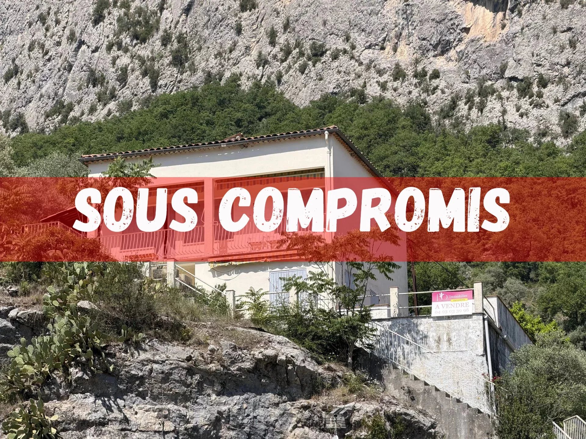 Maison divisée en deux appartements + terrain 1250m²
