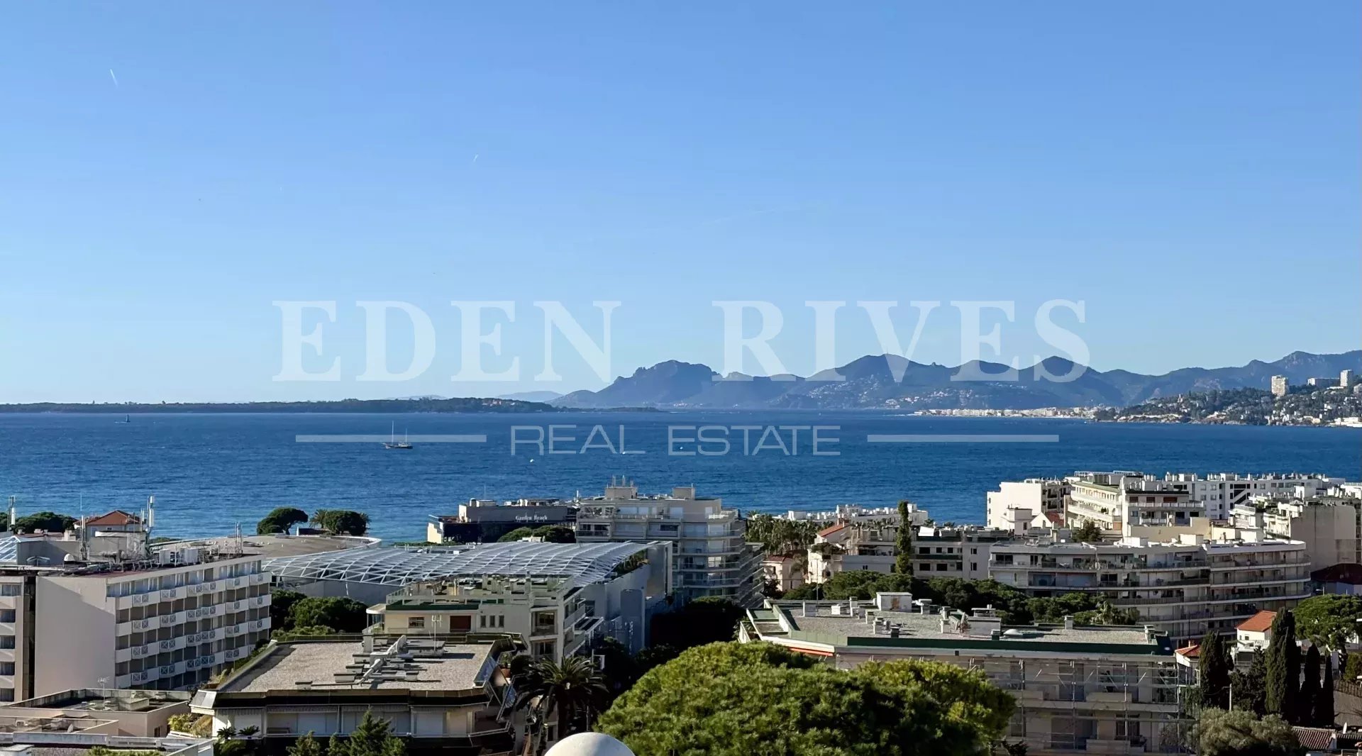 Orée du CAP d'ANTIBES - PENTHOUSE - Vue mer Féerique