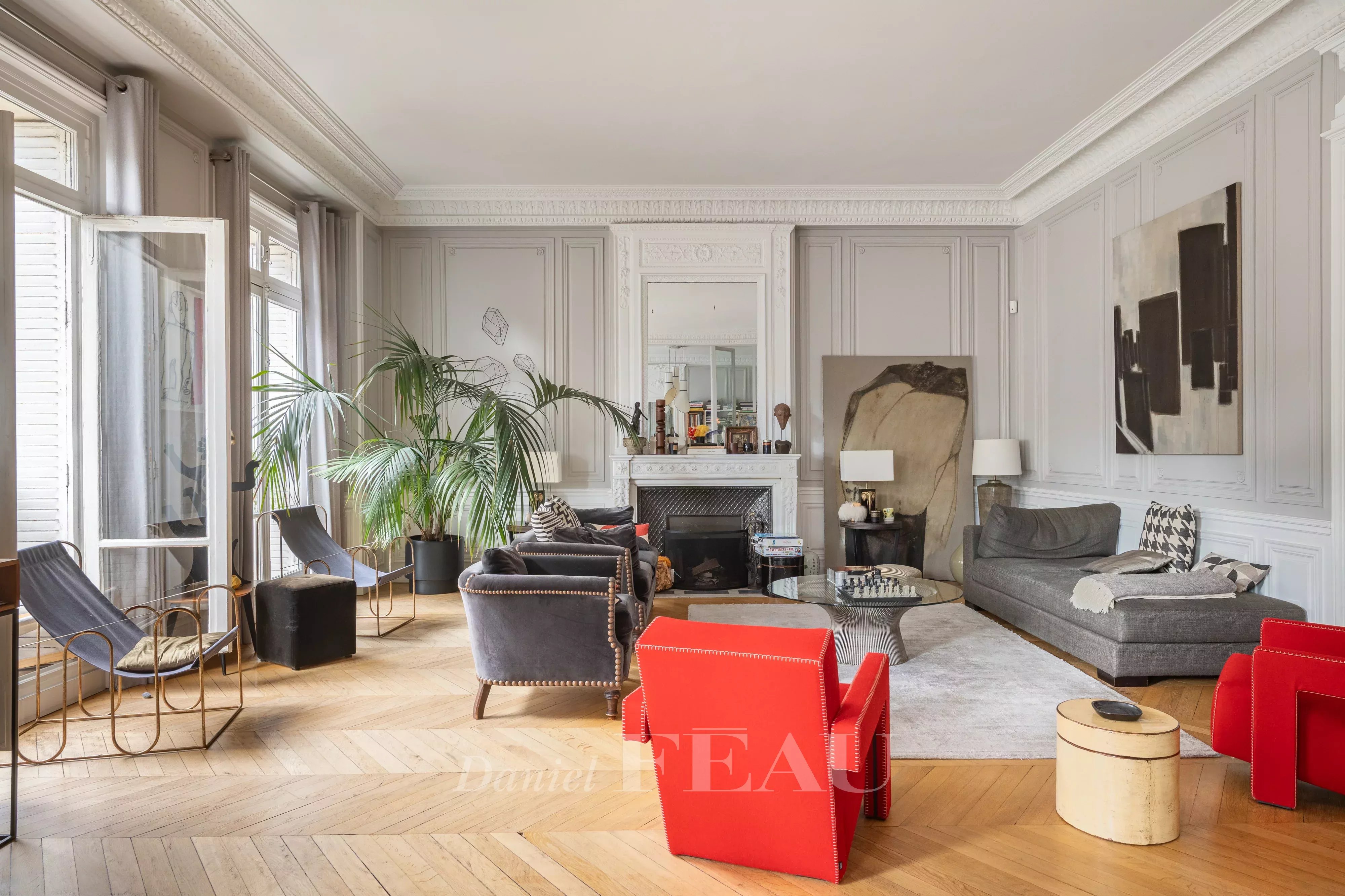 Paris 16th District –  A spacious 4-bed family apartment