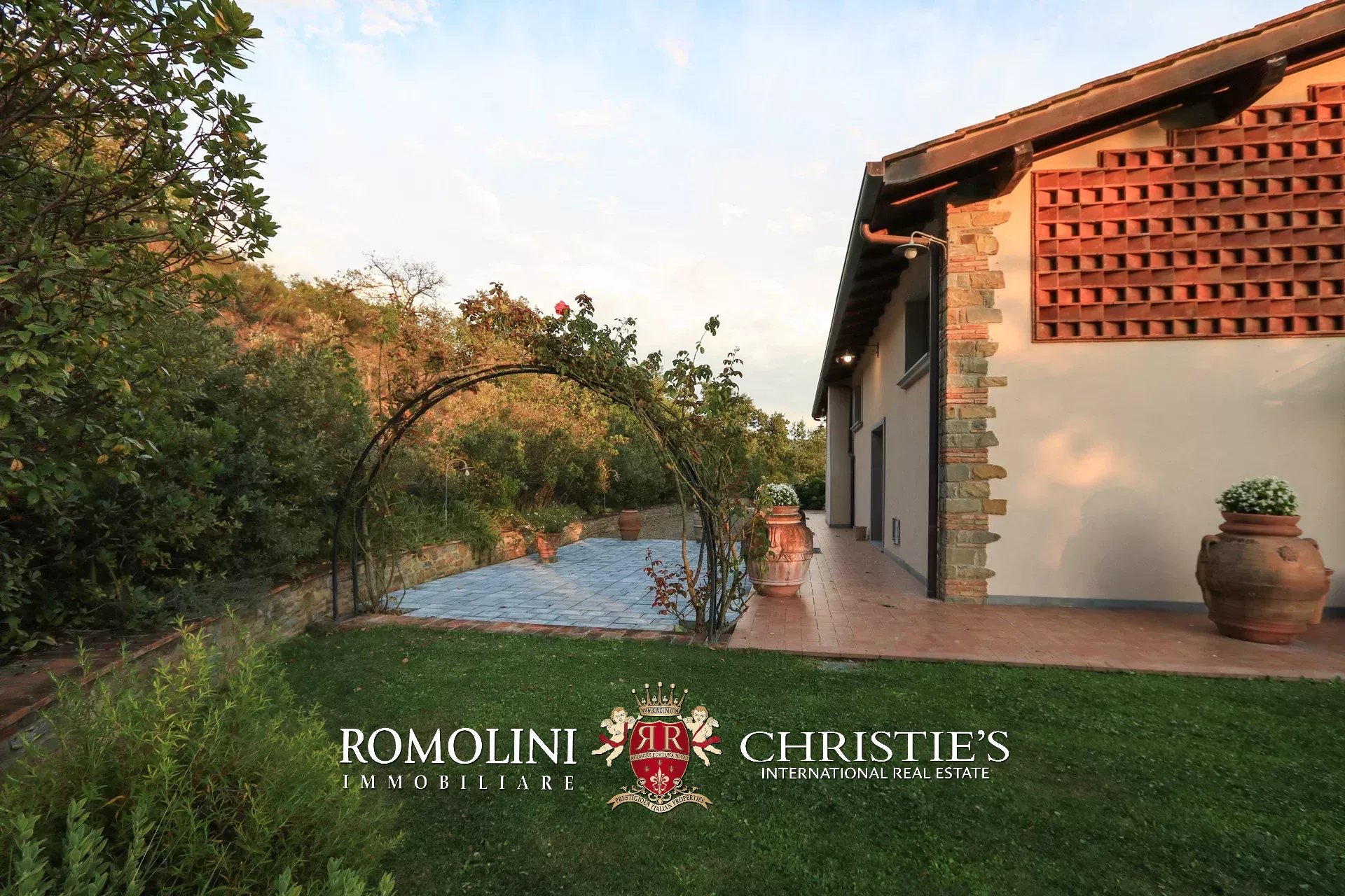 6 Bedroom Villa/Townhouse's Image 16