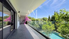 Elegant Contemporary Townhouse - Tropical inspiration — photo 7 of 7