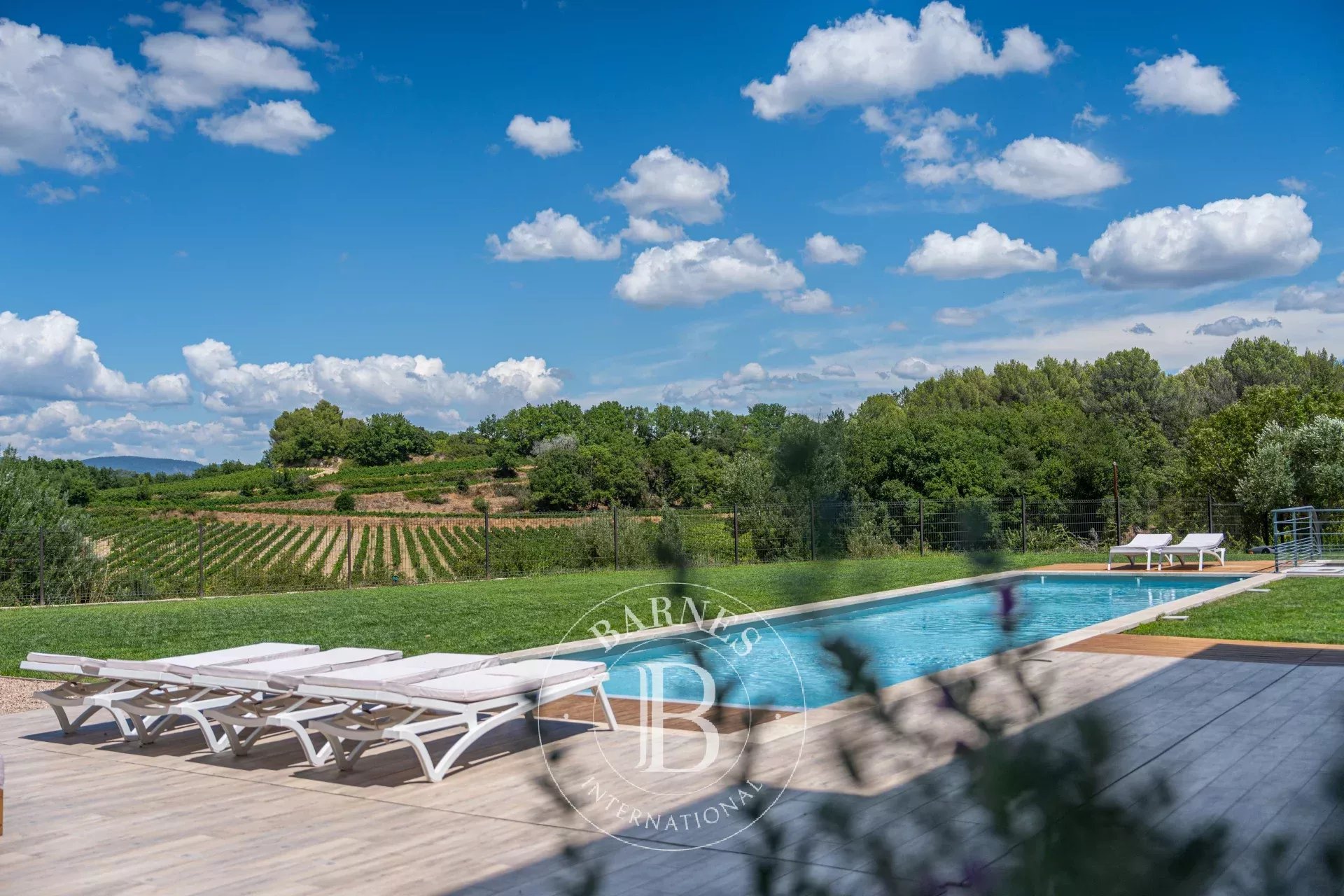 SOUTH LUBERON – LA TOUR D’AIGUES – RENOVATED PROPERTY WITH INDEPENDENT HOUSE – 400 SQM – SWIMMING POOL – 4,400 SQM LAND – PANORAMIC VIEW