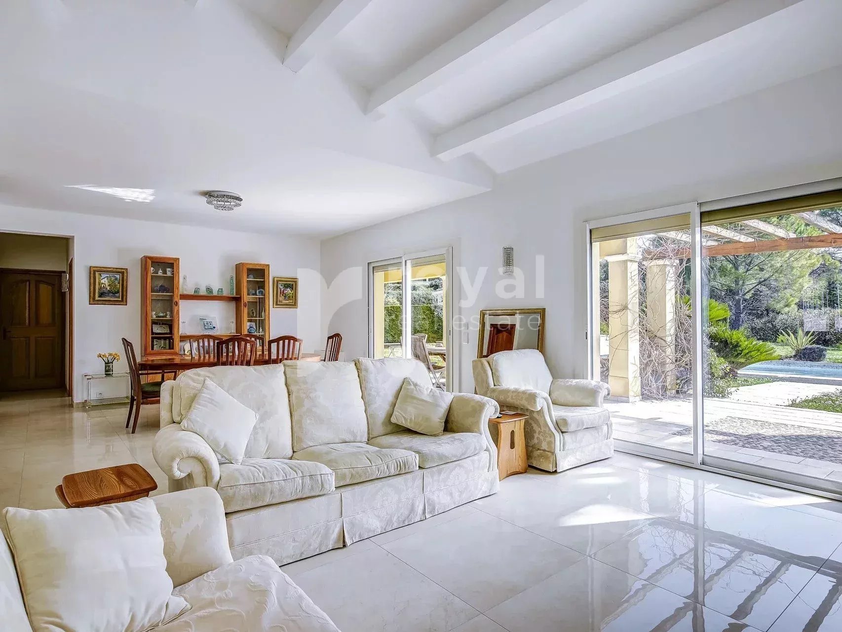 Villa avec jardin et piscine — photo 9