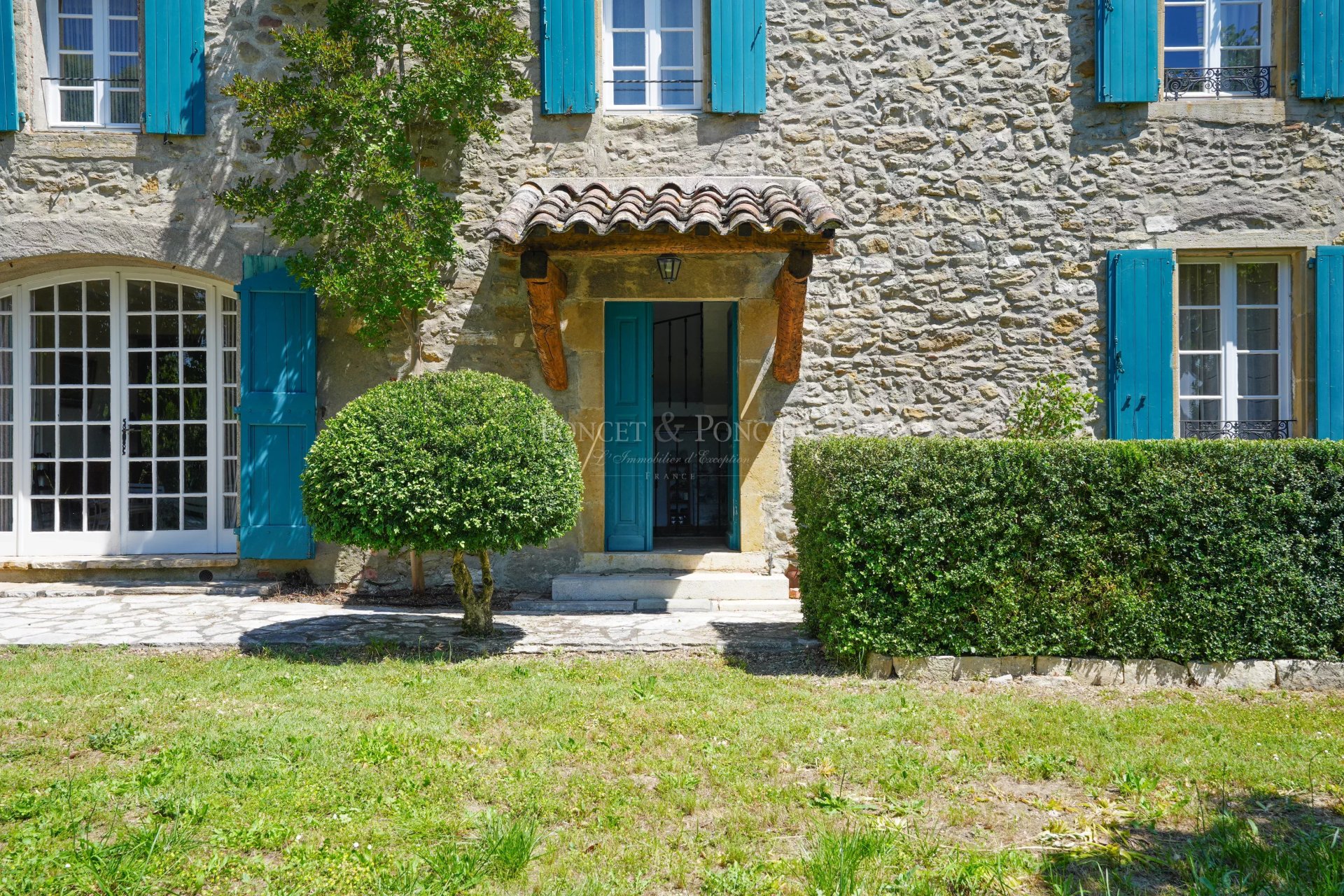 6 Bedroom Villa/Townhouse's Image 3