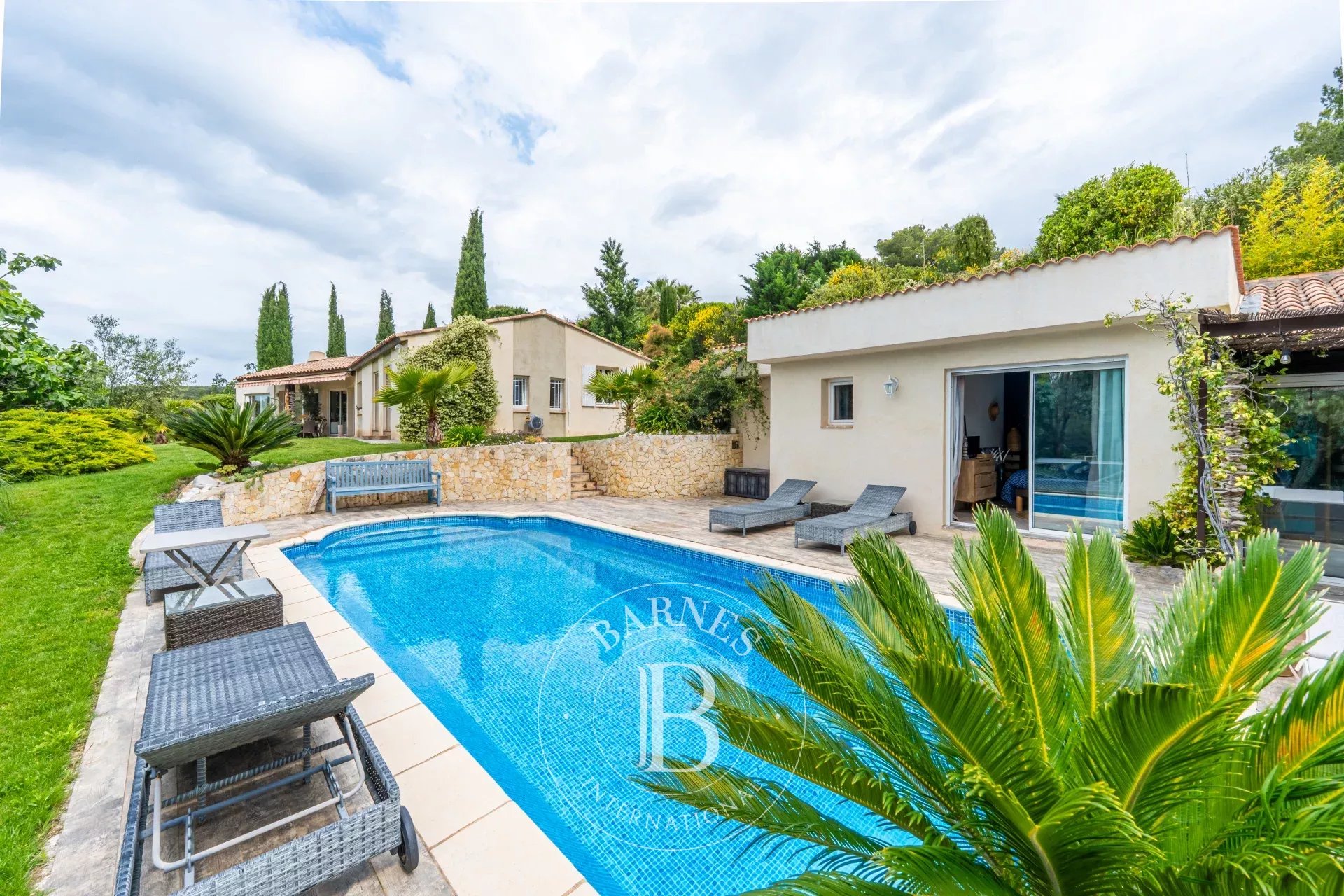 UNDER SALE OFFER - ÉGUILLES – SINGLE-STOREY VILLA – 205 SQM – INDEPENDENT ONE-BEDROOM APARTMENT – POOL – PANORAMIC VIEW – ABSOLUTE TRANQUILITY - picture 37