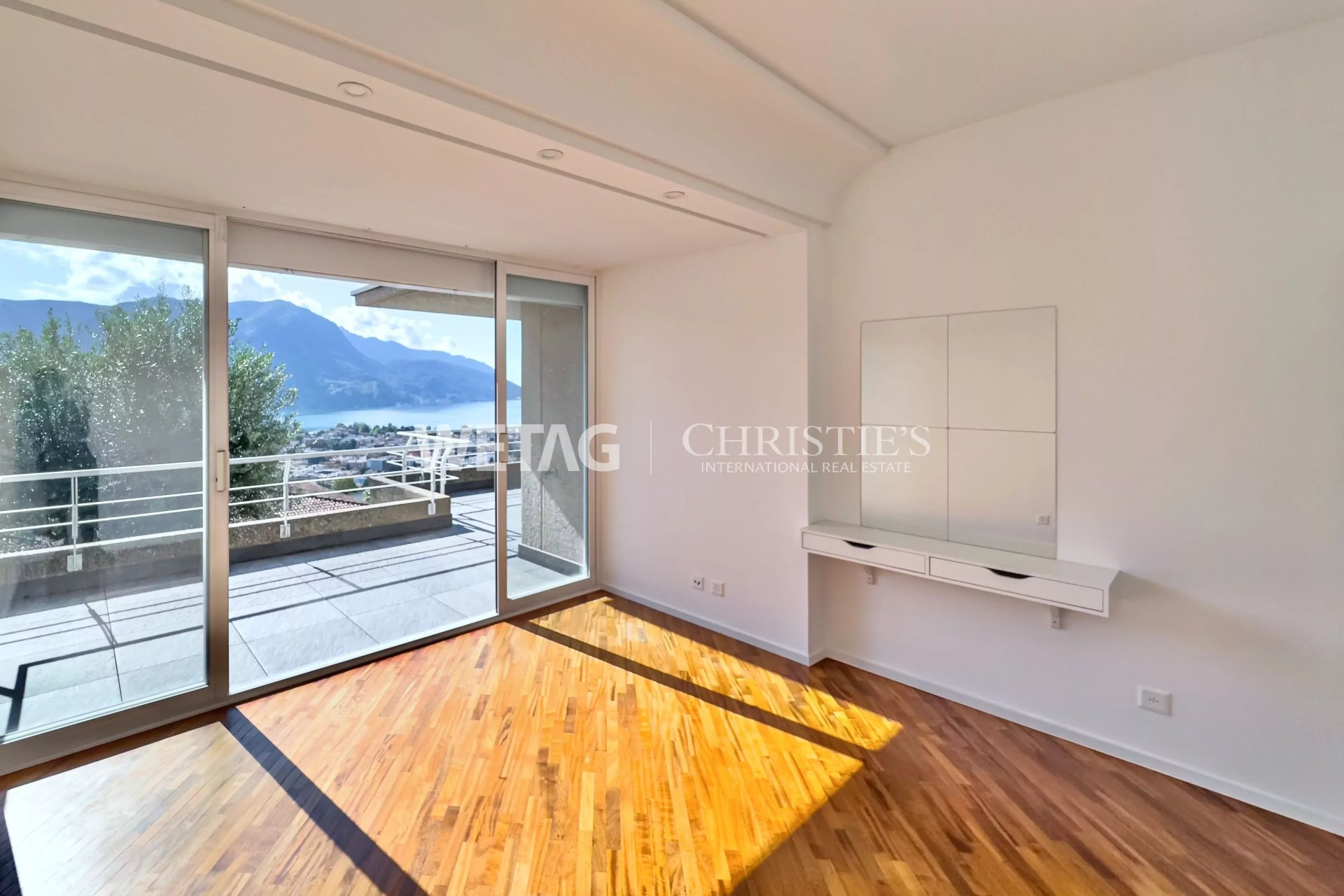 4 Bedroom Villa/Townhouse's Image 7