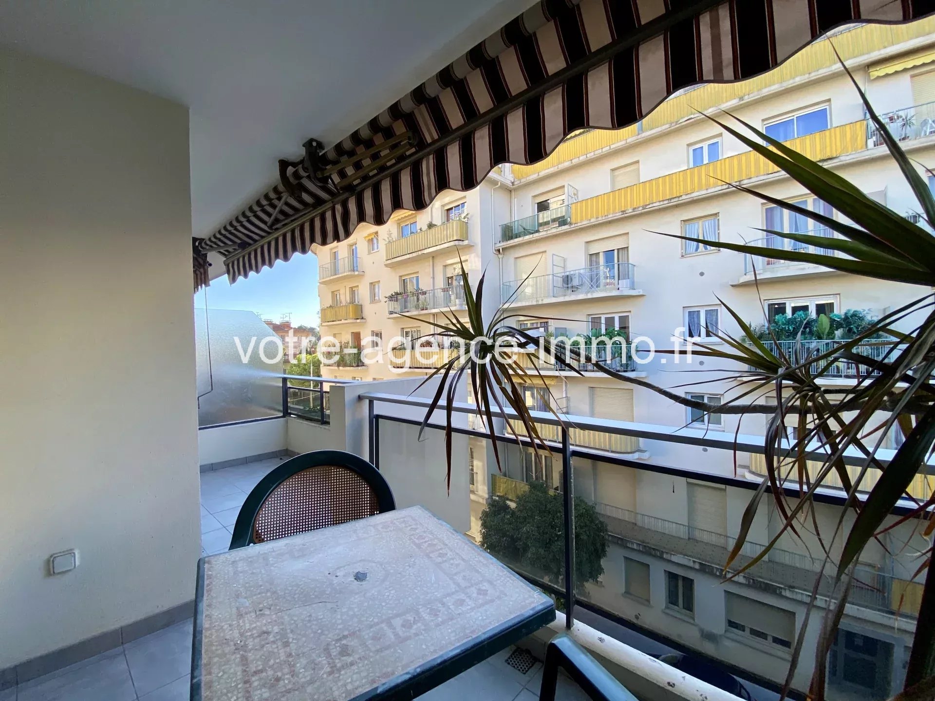 Nice- Borriglione/ Location meublé, studio avec terrasse/800€