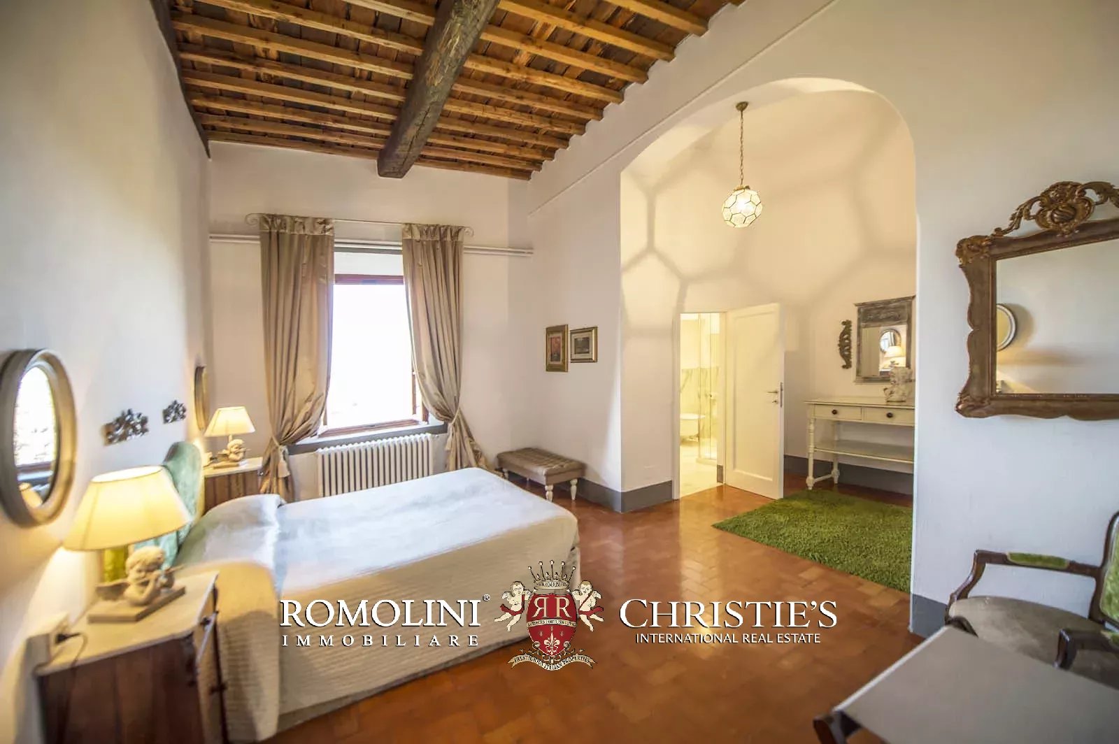 LUXURY HISTORICAL VILLA FOR SALE IN RADDA IN CHIANTI, TUSCANY