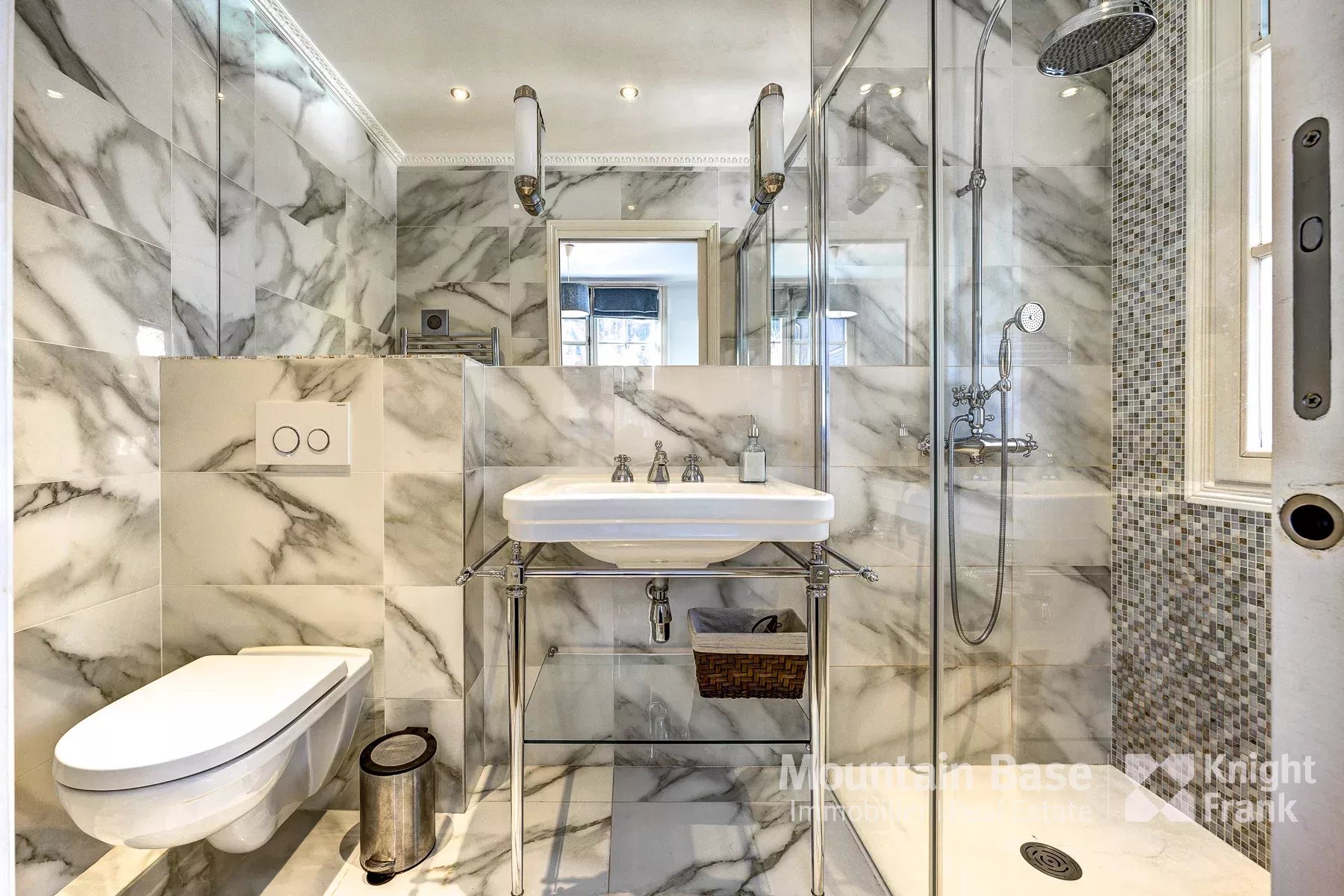 Photo of A beautifully renovated, 6-bedroom house in central Chamonix