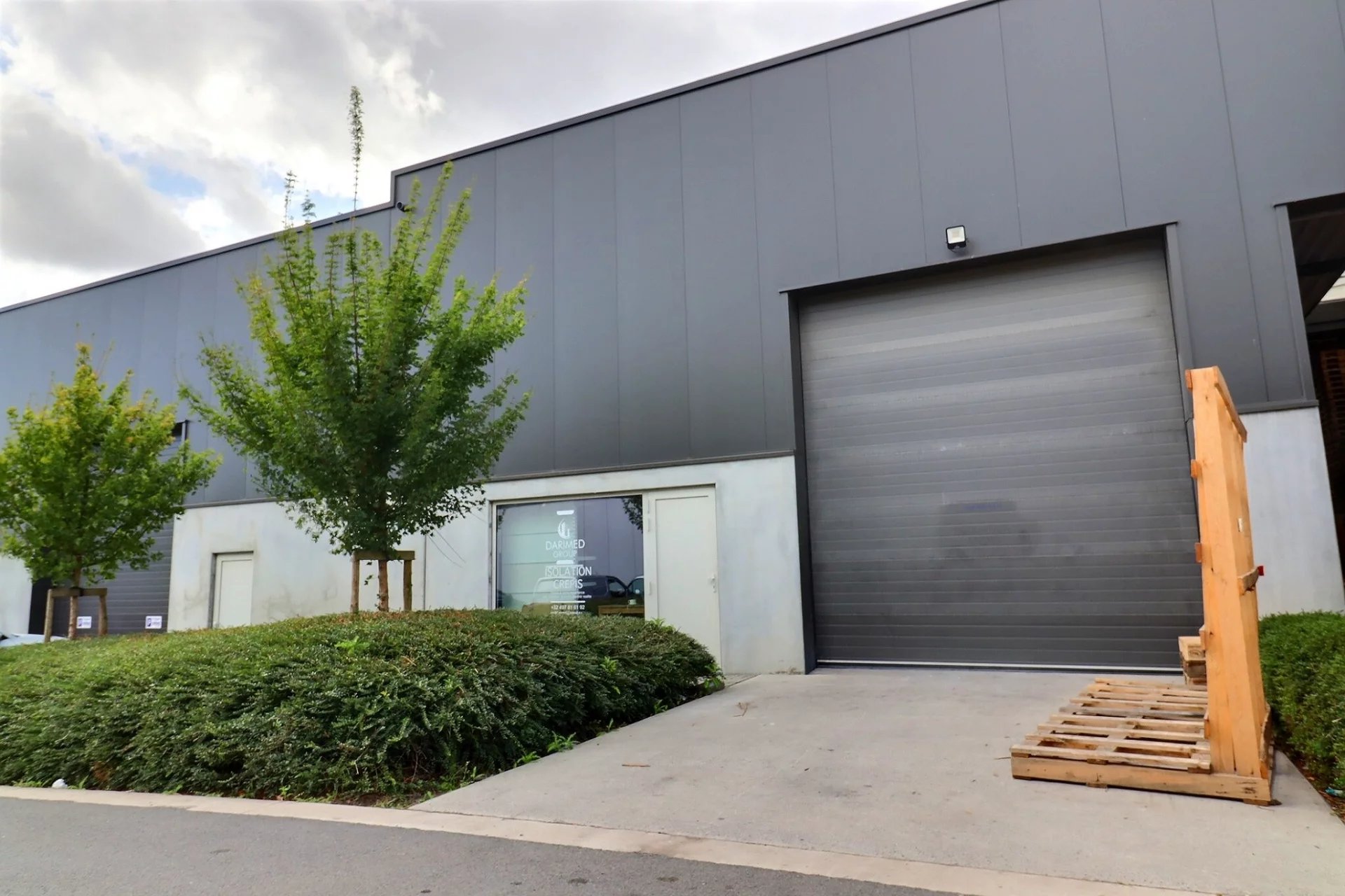 Entrepôt à louer - 230m2 dans un zoning attractif
