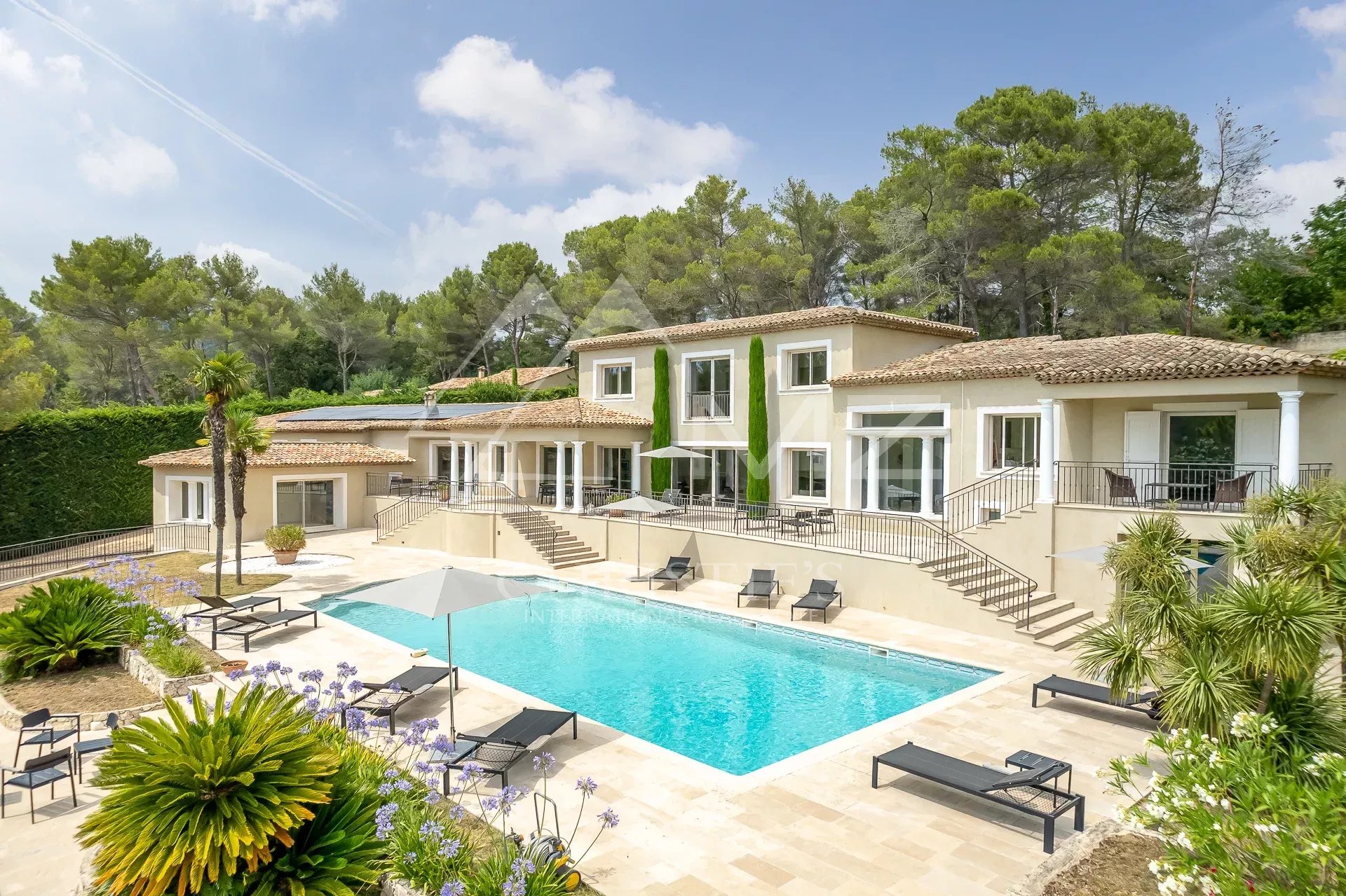 7 Bedroom Villa/Townhouse's Image 6