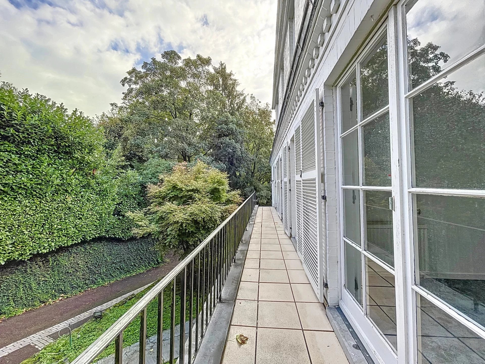 Uccle - Bright 3-bedroom apartment with terrace in a quiet, green setting