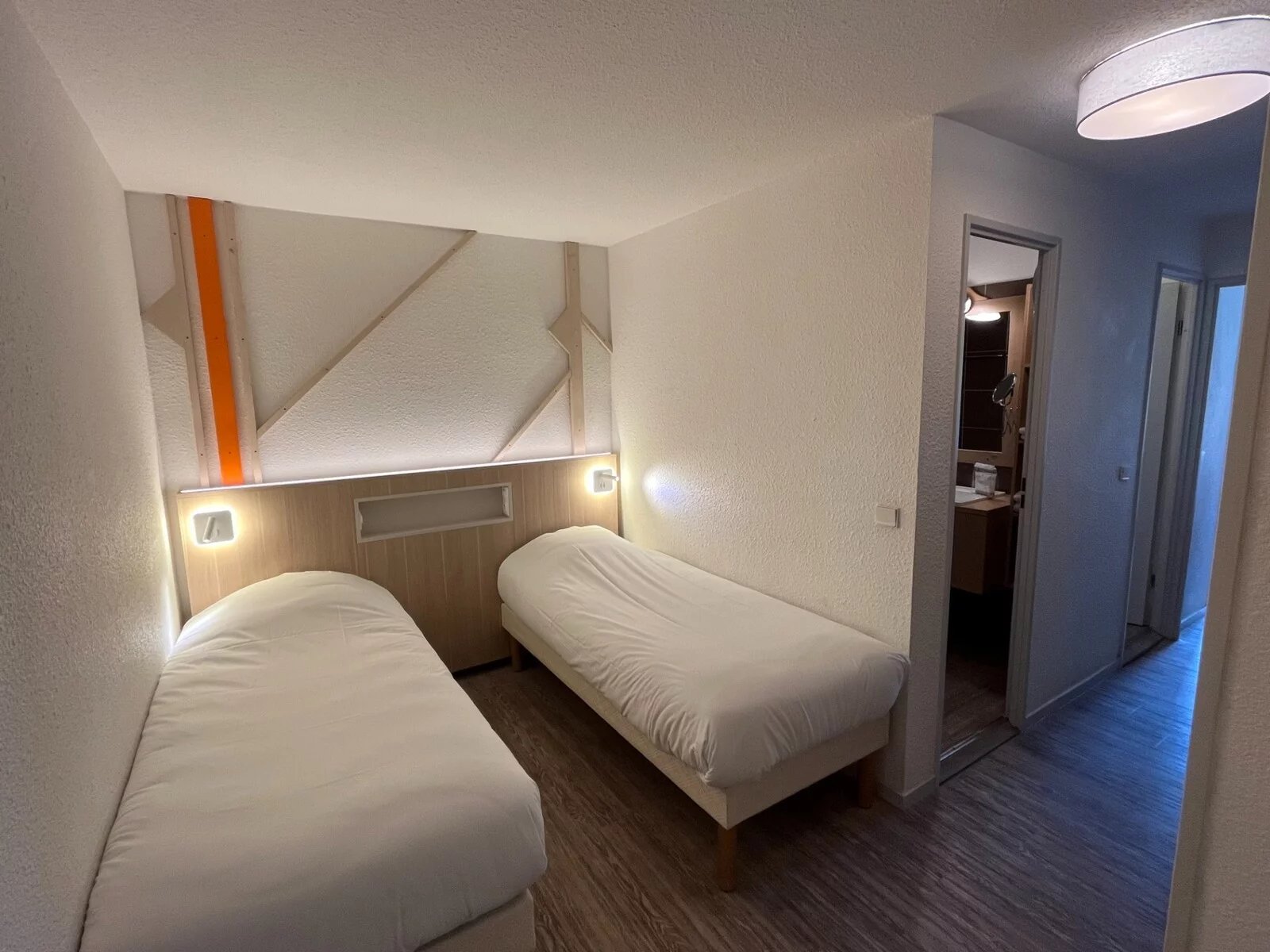 STUDIO + MOUNTAIN CORNER WITH SOUTH-FACING BALCONY