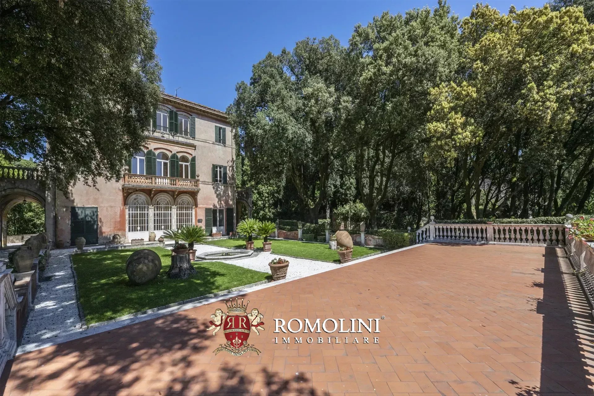 8 Bedroom Villa/Townhouse's Image 8