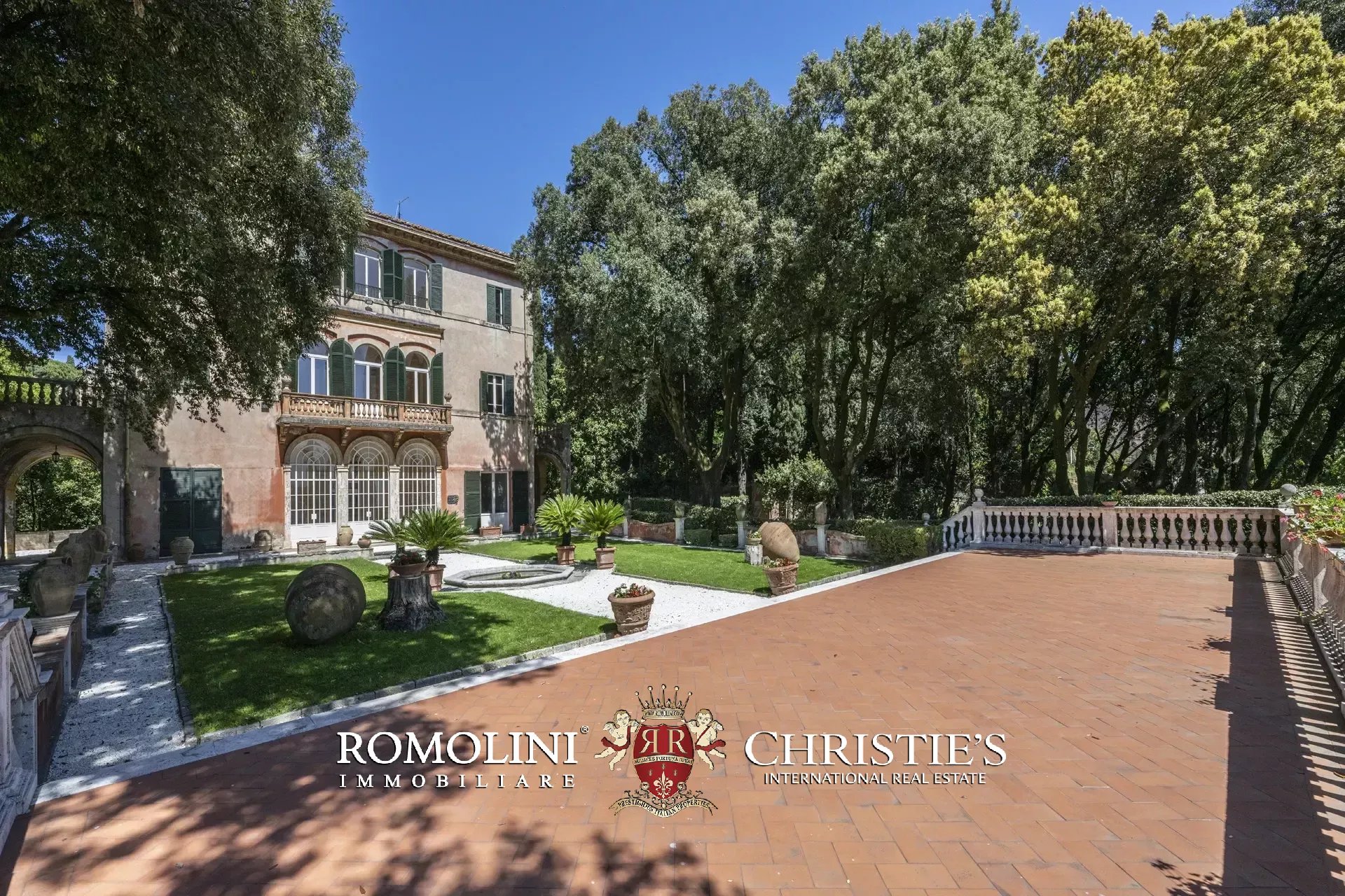 8 Bedroom Villa/Townhouse's Image 8