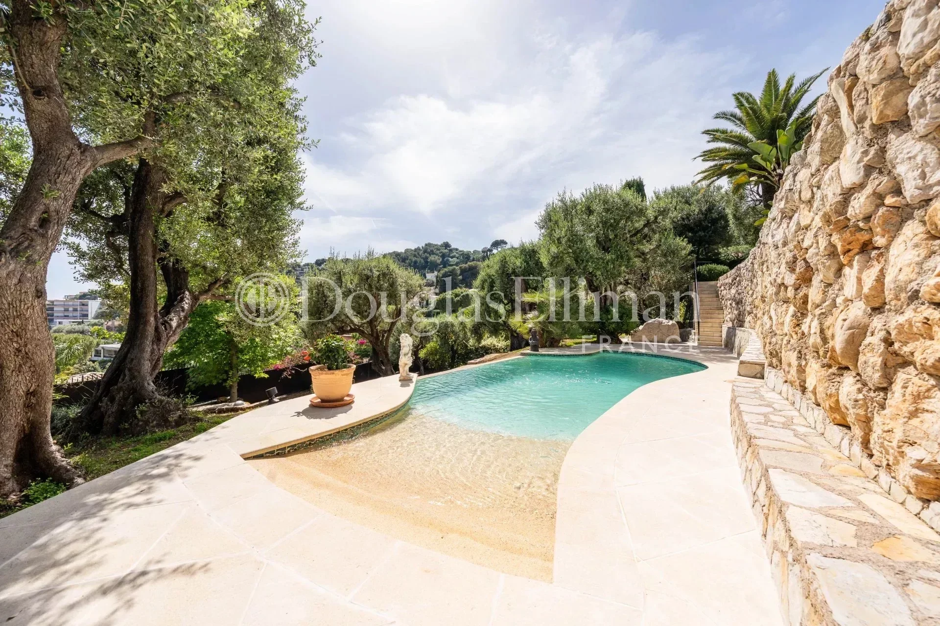 Roquebrune Cap Martin  Residentiel villa avec piscine - Image nᵒ2